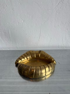 Posacenere o portacenere moderno brasiliano in bronzo a forma di labbra, anni '60