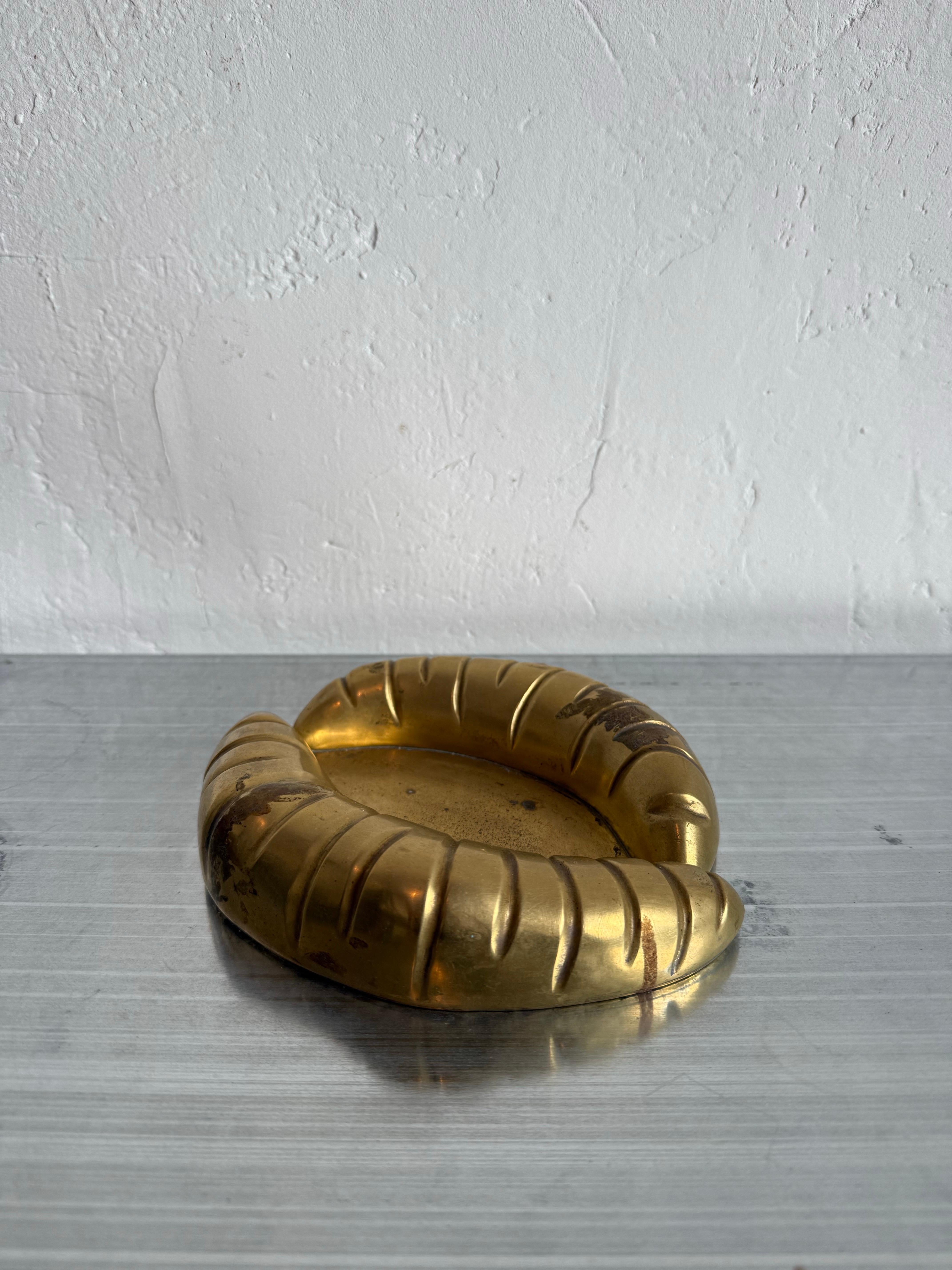 Mid-Century moderno Posacenere o portacenere moderno brasiliano in bronzo a forma di labbra, anni '60 in vendita