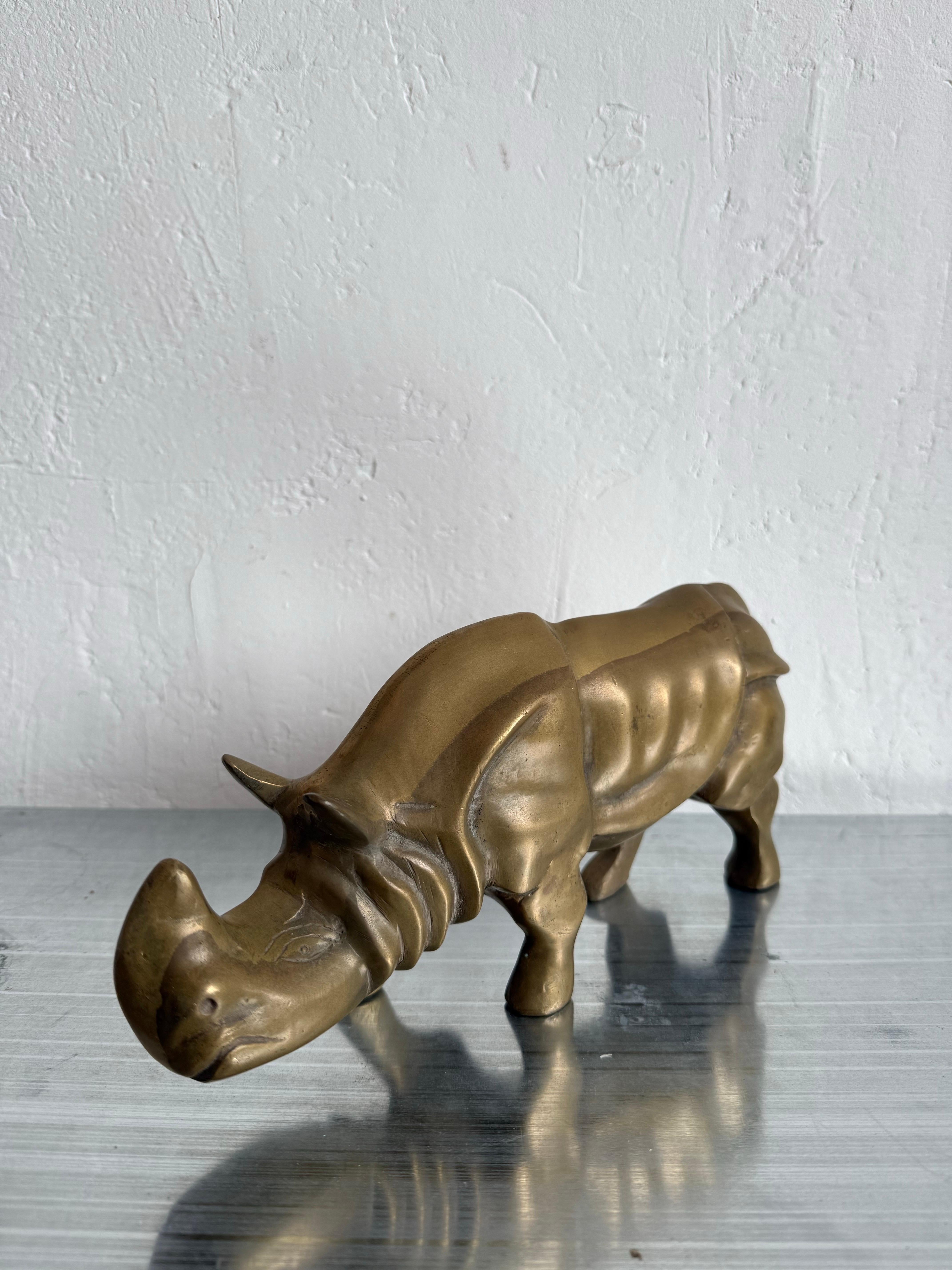 Mid-Century moderno Scultura moderna brasiliana di rinoceronte in bronzo, anni '70 in vendita