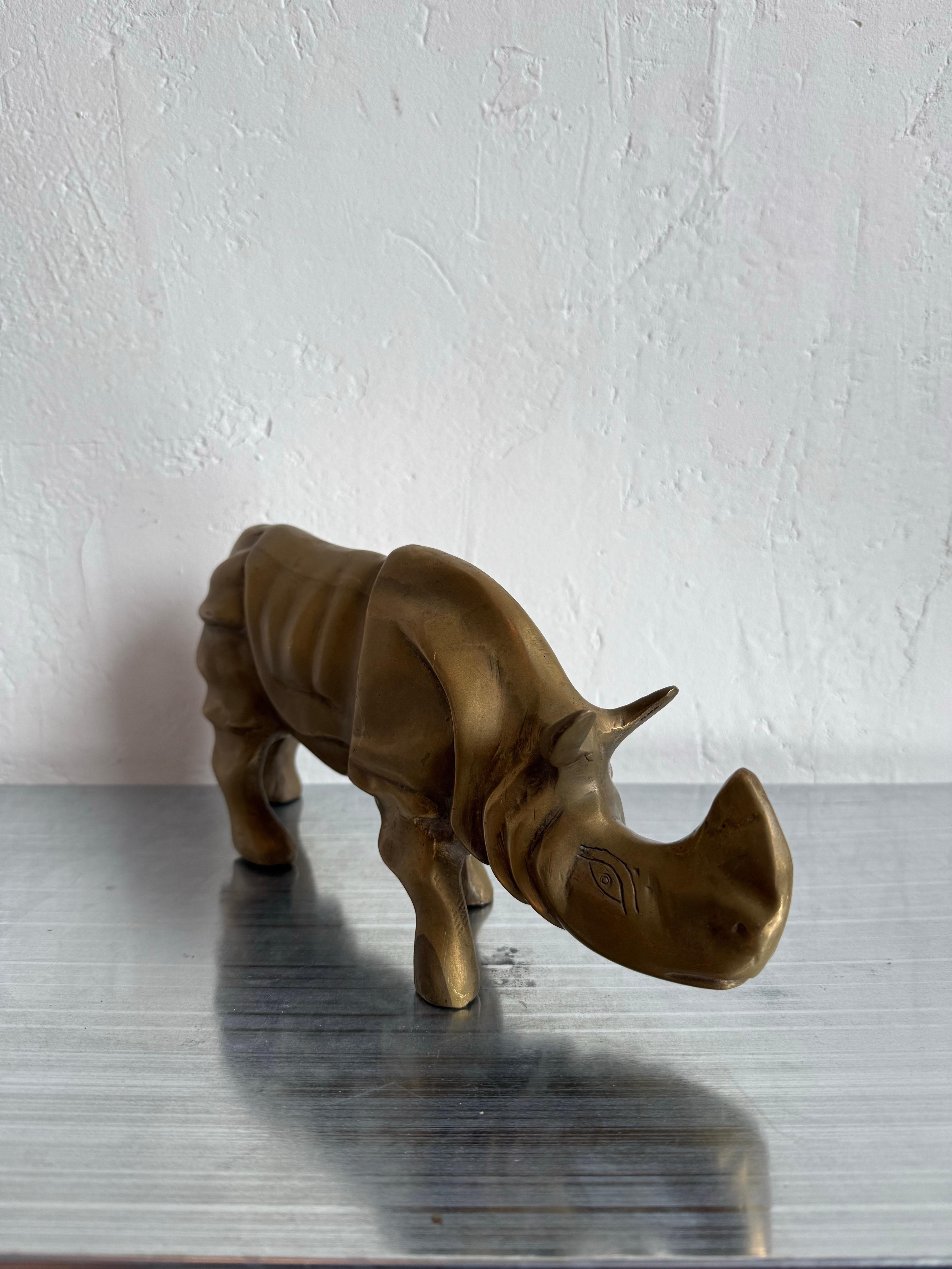 Brasiliano Scultura moderna brasiliana di rinoceronte in bronzo, anni '70 in vendita