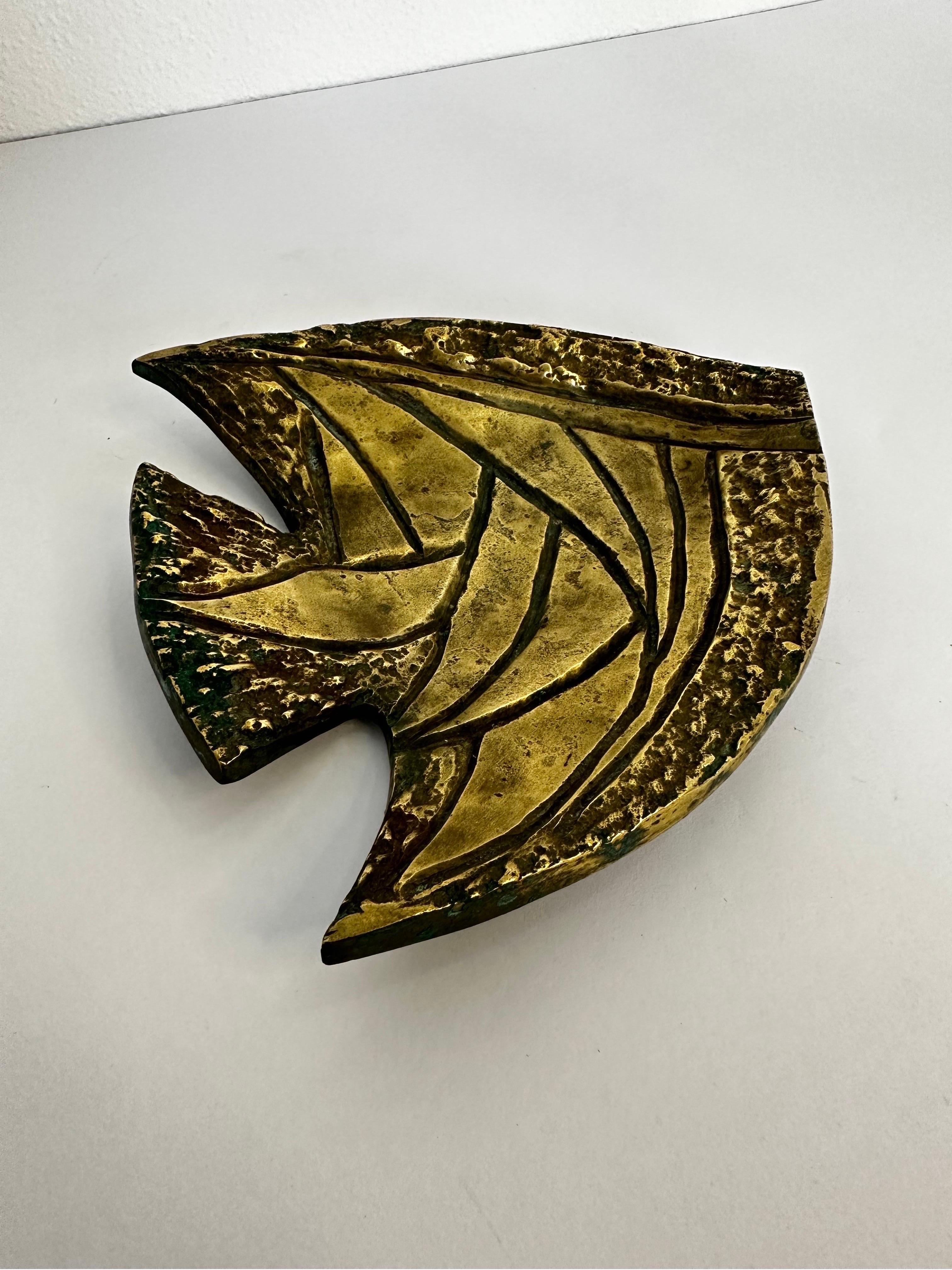 Brazilian mid-century sculptural fish patinated bronze tray or catch-all with geometric designs.  Unsigned circa 1960s.