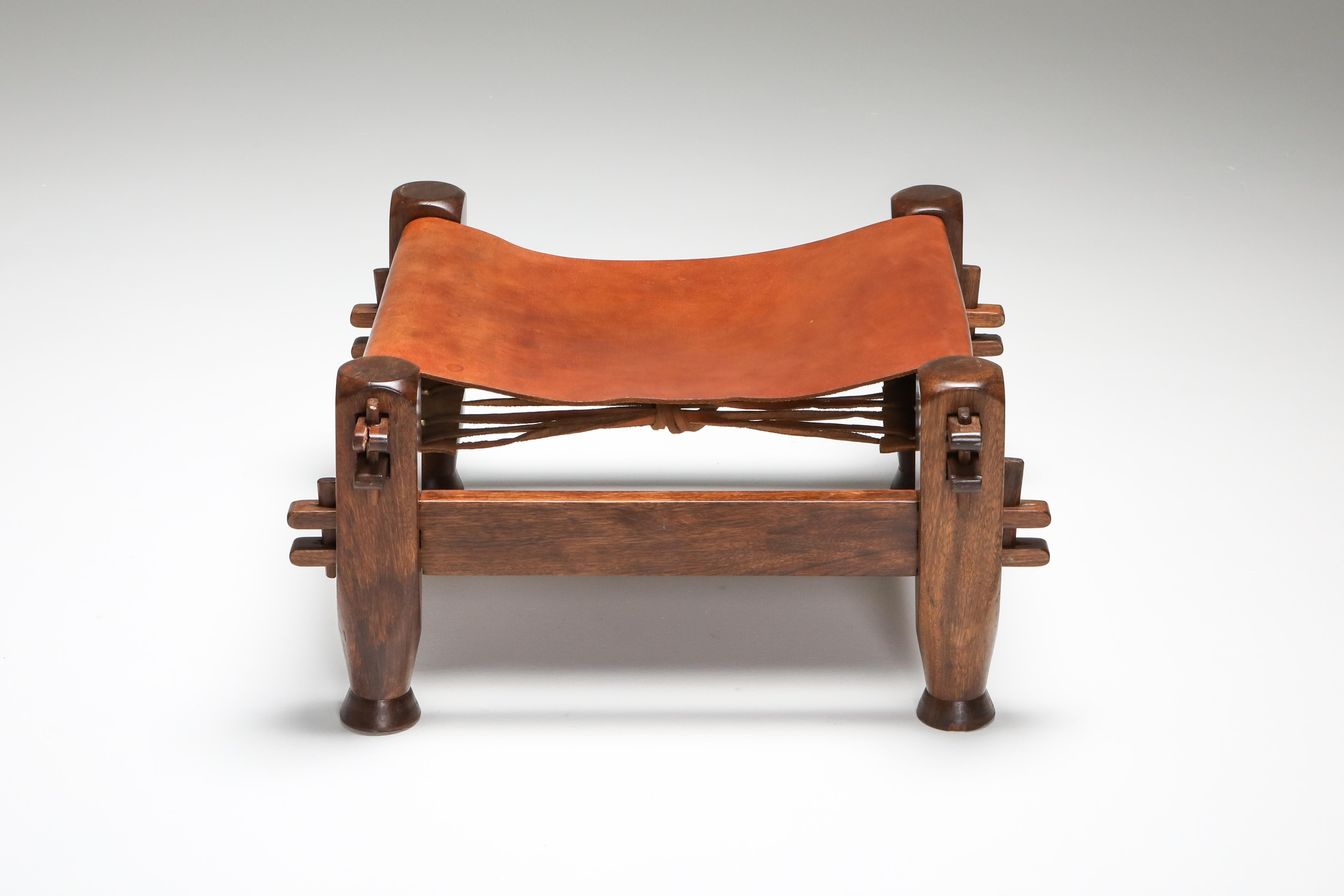 Tabourets brutalistes brésiliens, Brésil, années 1960 Excellent état - En vente à Antwerp, BE