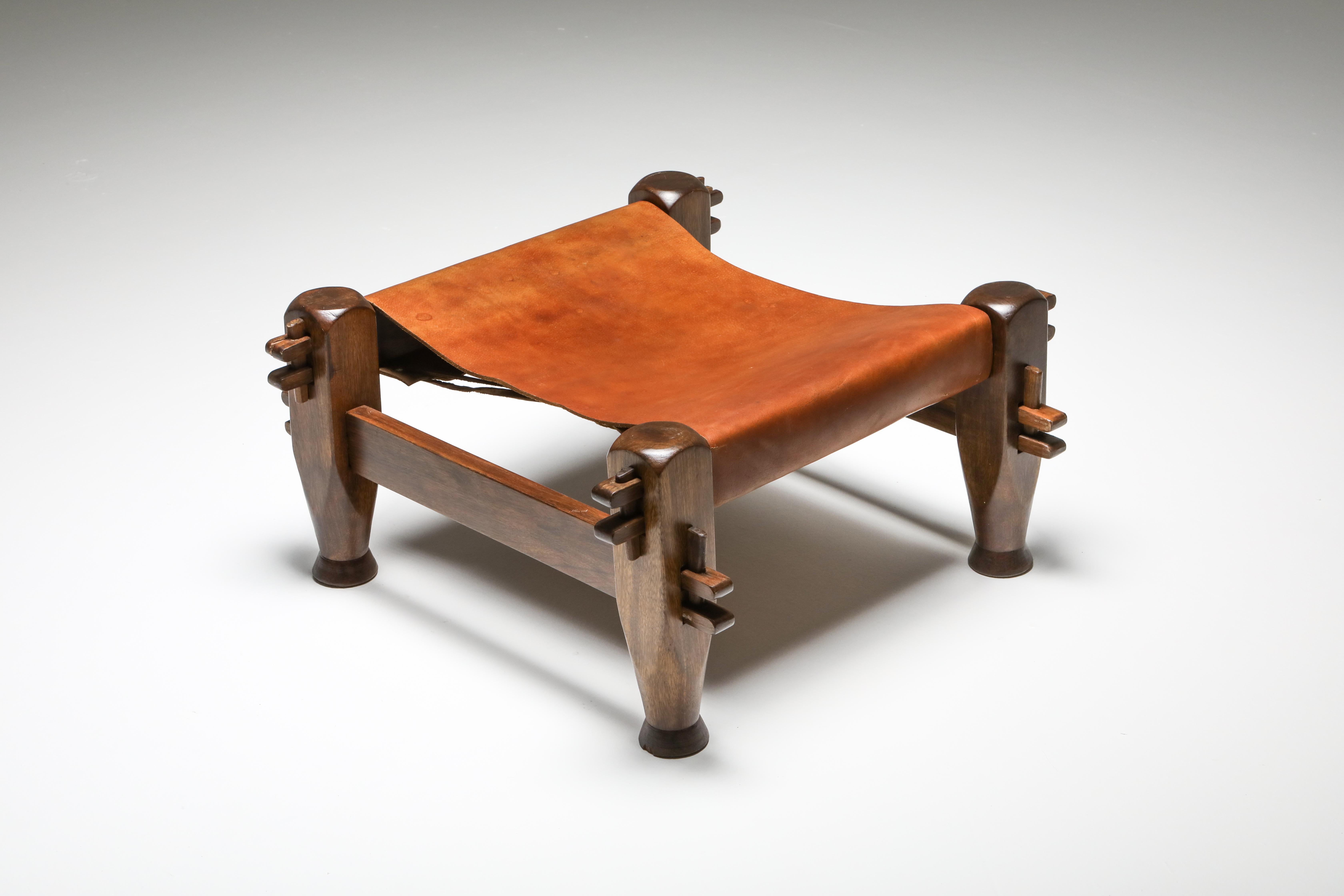 Cuir Tabourets brutalistes brésiliens, Brésil, années 1960 en vente