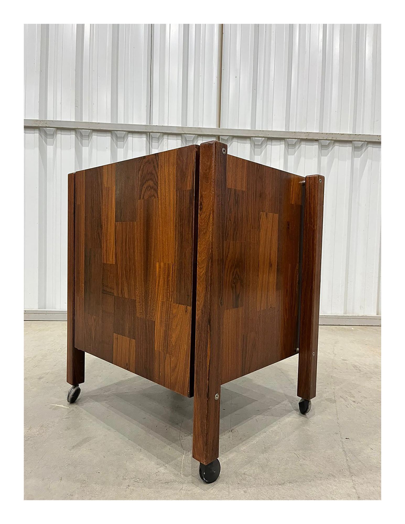 Brazilian Modern Cabinet with Three Drawers in Rosewood, Jorge Zalszupin, 1960s For Sale 3