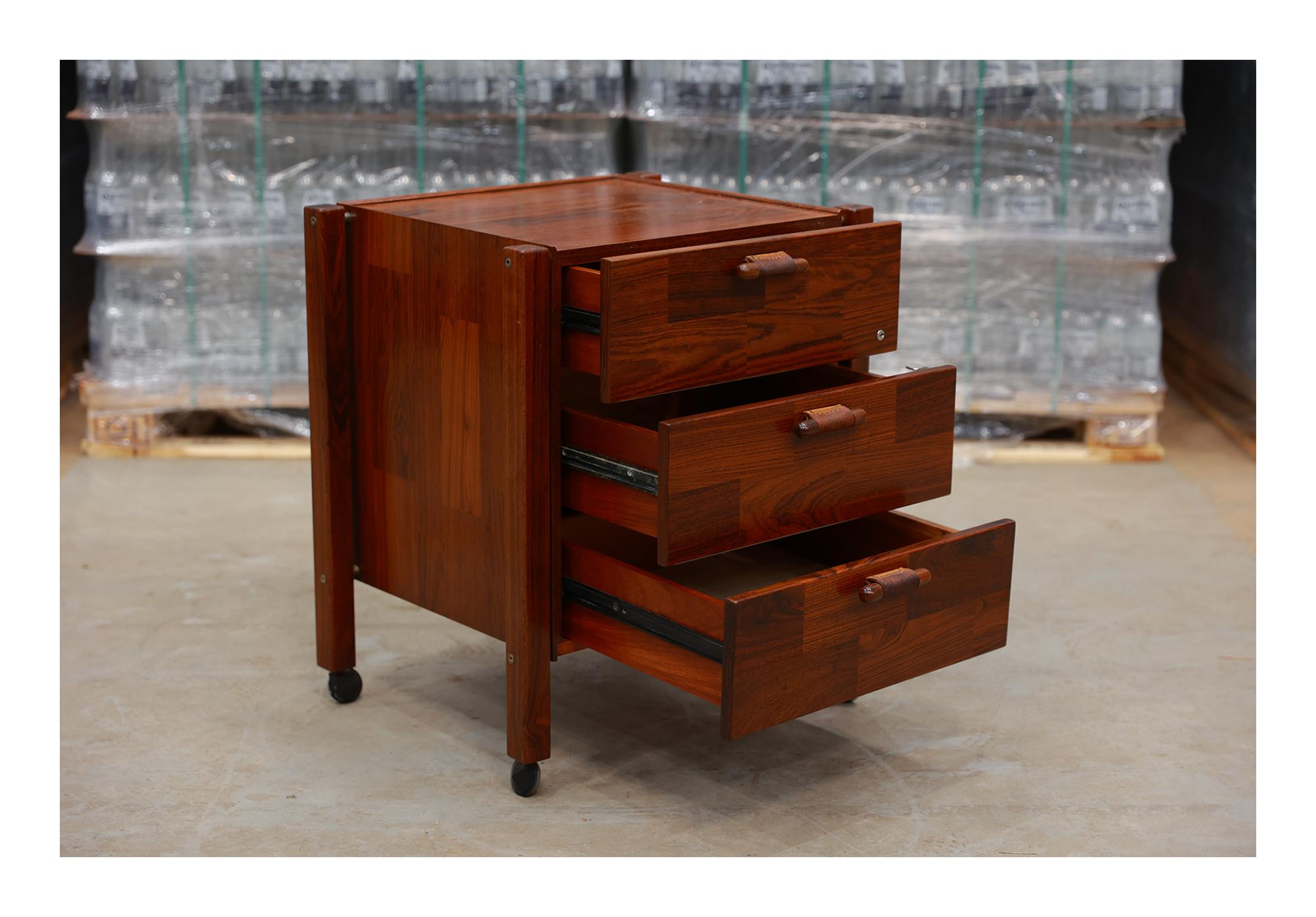 Mid-Century Modern Brazilian Modern Cabinet with Three Drawers in Rosewood, Jorge Zalszupin, 1960s For Sale