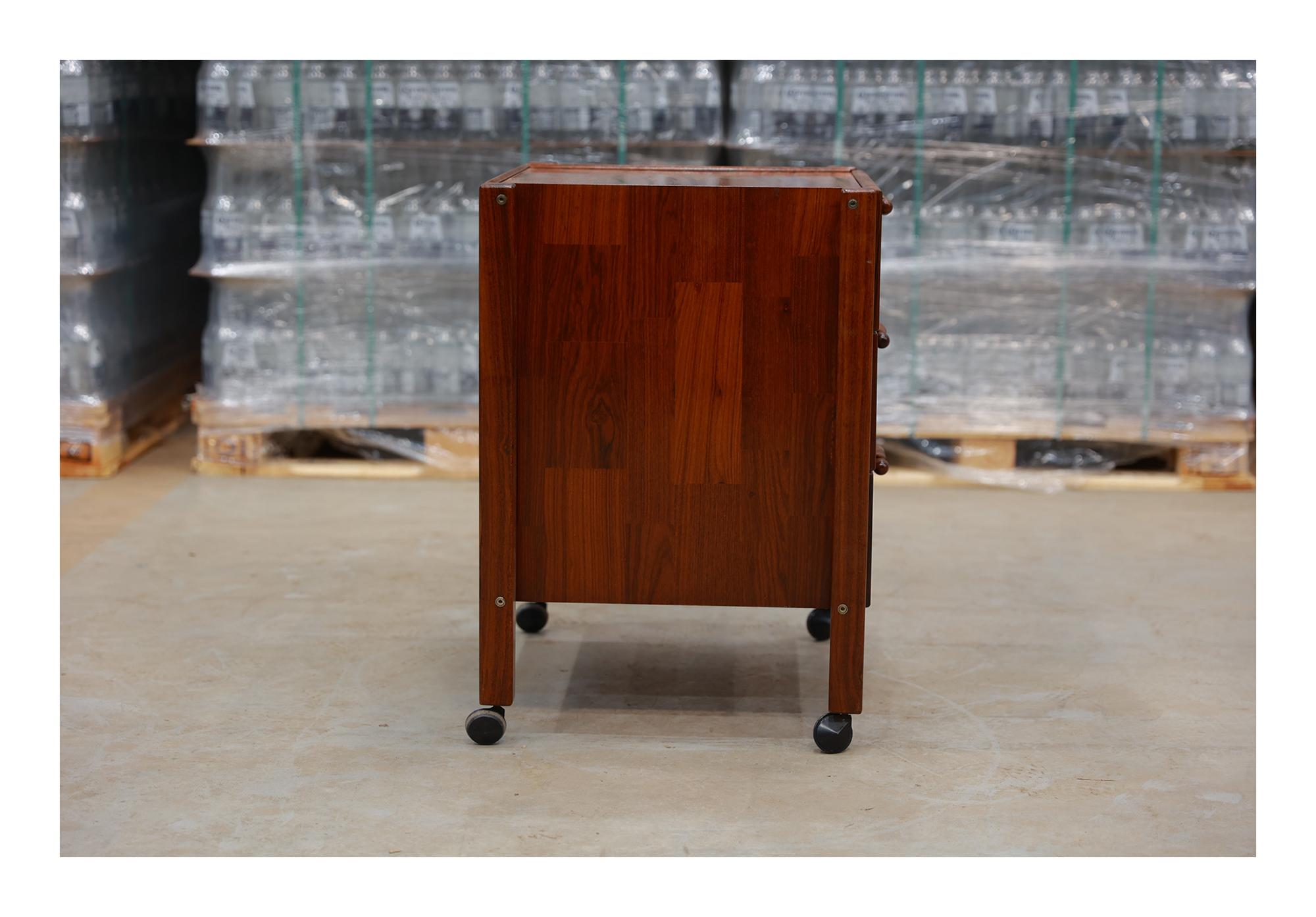 Hand-Crafted Brazilian Modern Cabinet with Three Drawers in Rosewood, Jorge Zalszupin, 1960s For Sale