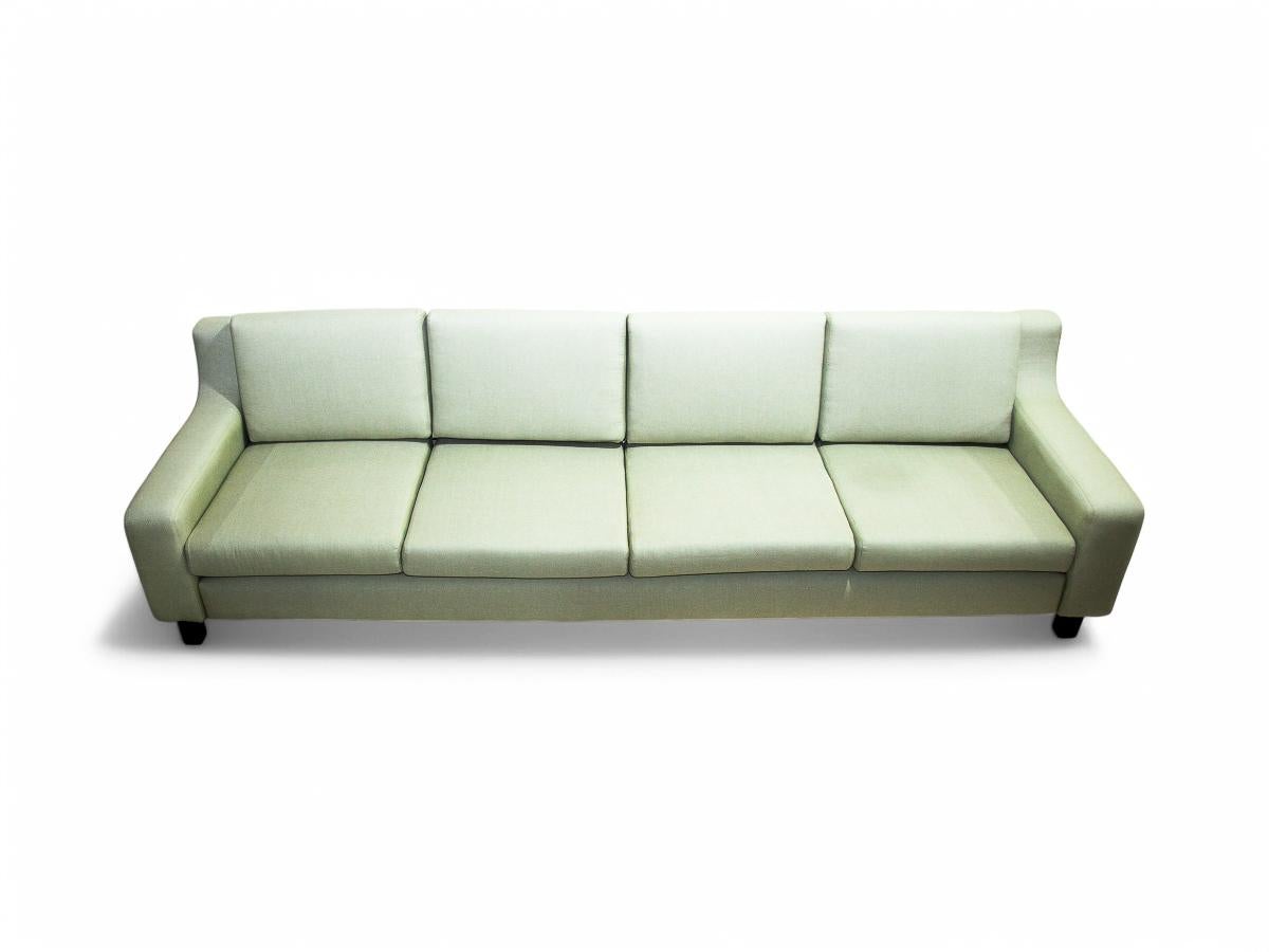 20ième siècle Canapé moderne brésilien en tissu vert et bois dur, Sergio Rodrigues, 1960 en vente