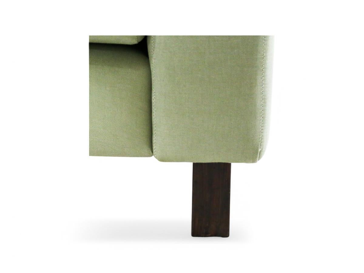 Tissu Canapé moderne brésilien en tissu vert et bois dur, Sergio Rodrigues, 1960 en vente