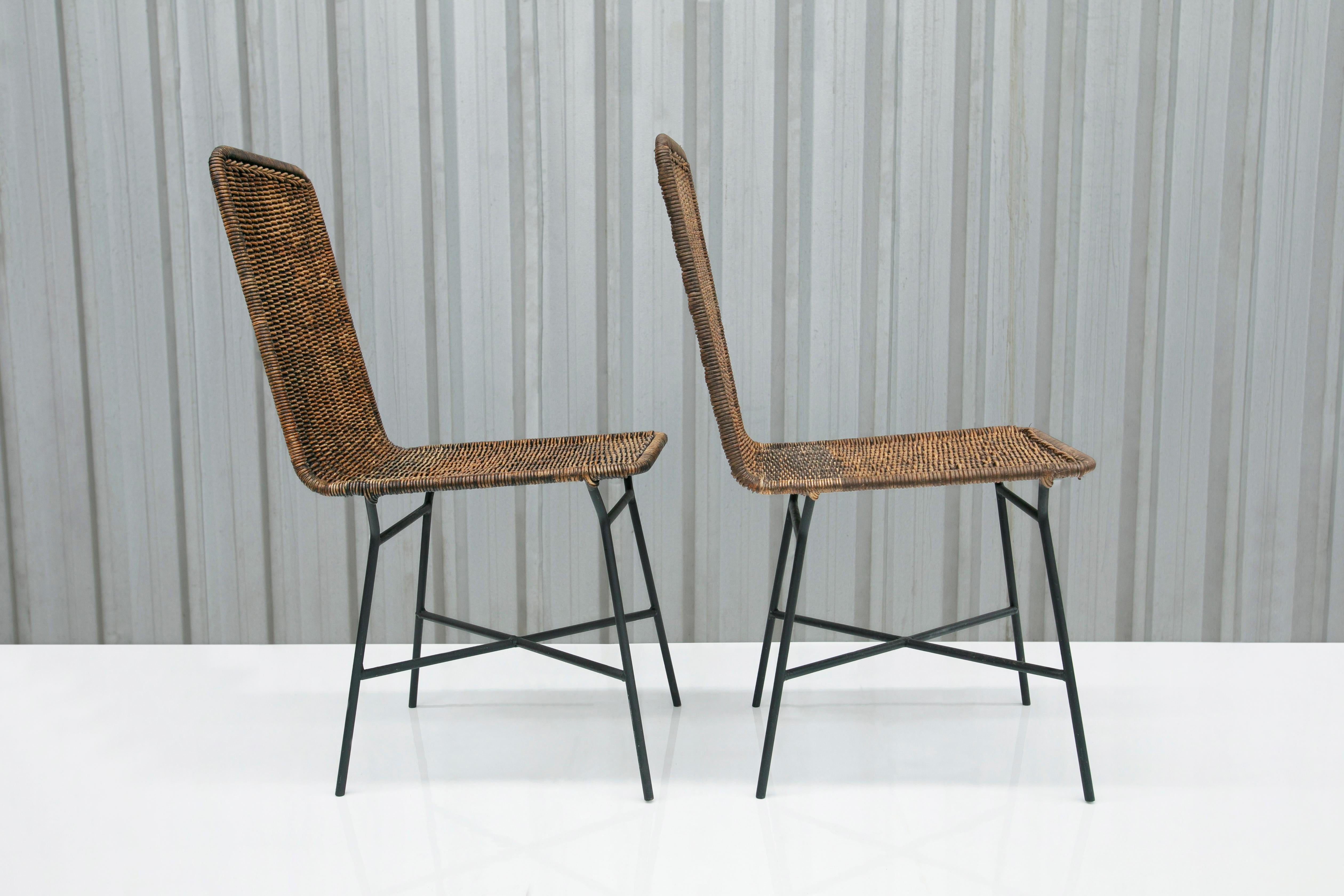 Brasilianische moderne Stühle aus Rohrgeflecht und Metall von Carlo Hauner, 1950er Jahre, Brasilien (Moderne der Mitte des Jahrhunderts) im Angebot