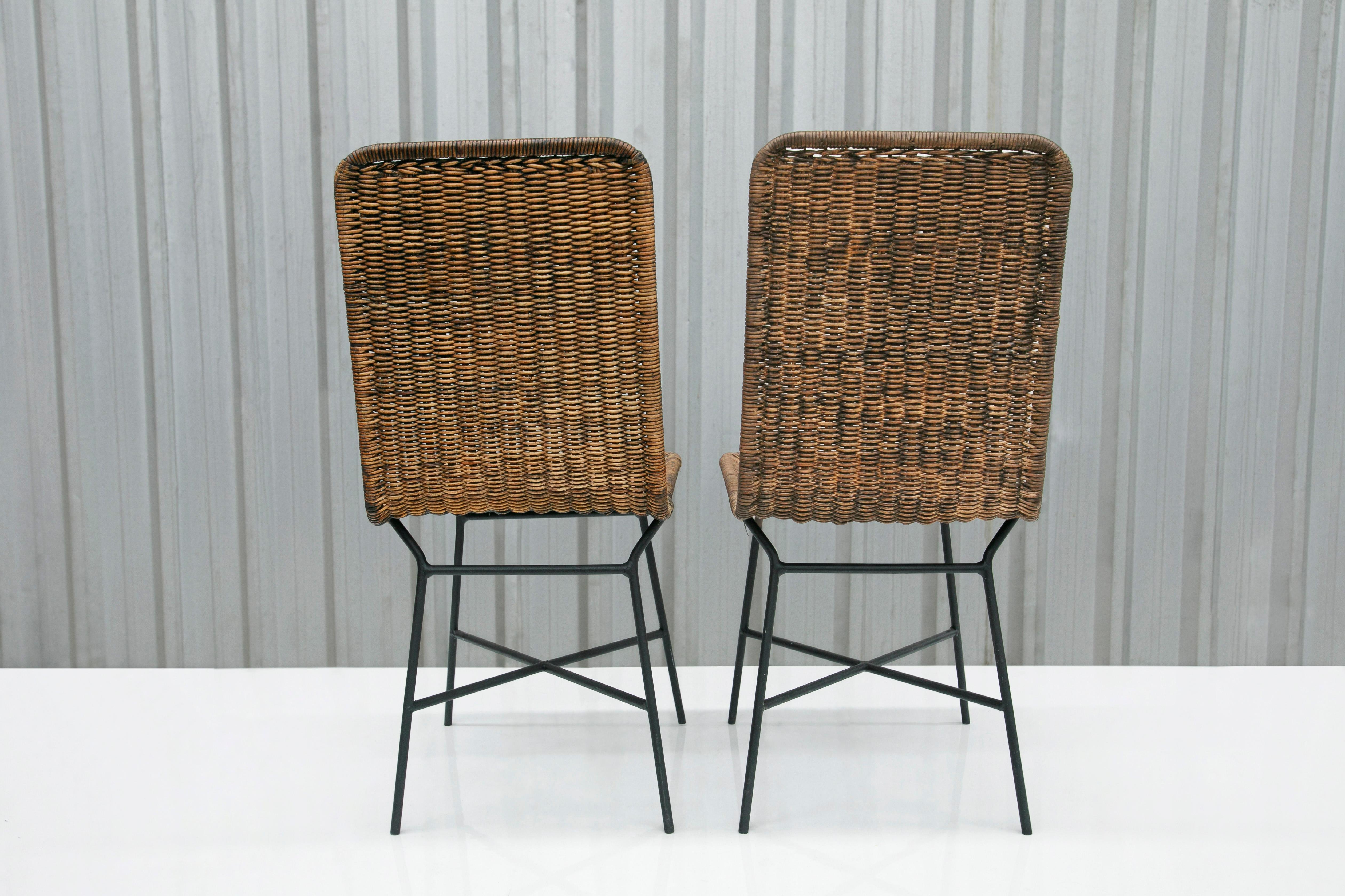 Brasilianische moderne Stühle aus Rohrgeflecht und Metall von Carlo Hauner, 1950er Jahre, Brasilien (Geflecht) im Angebot