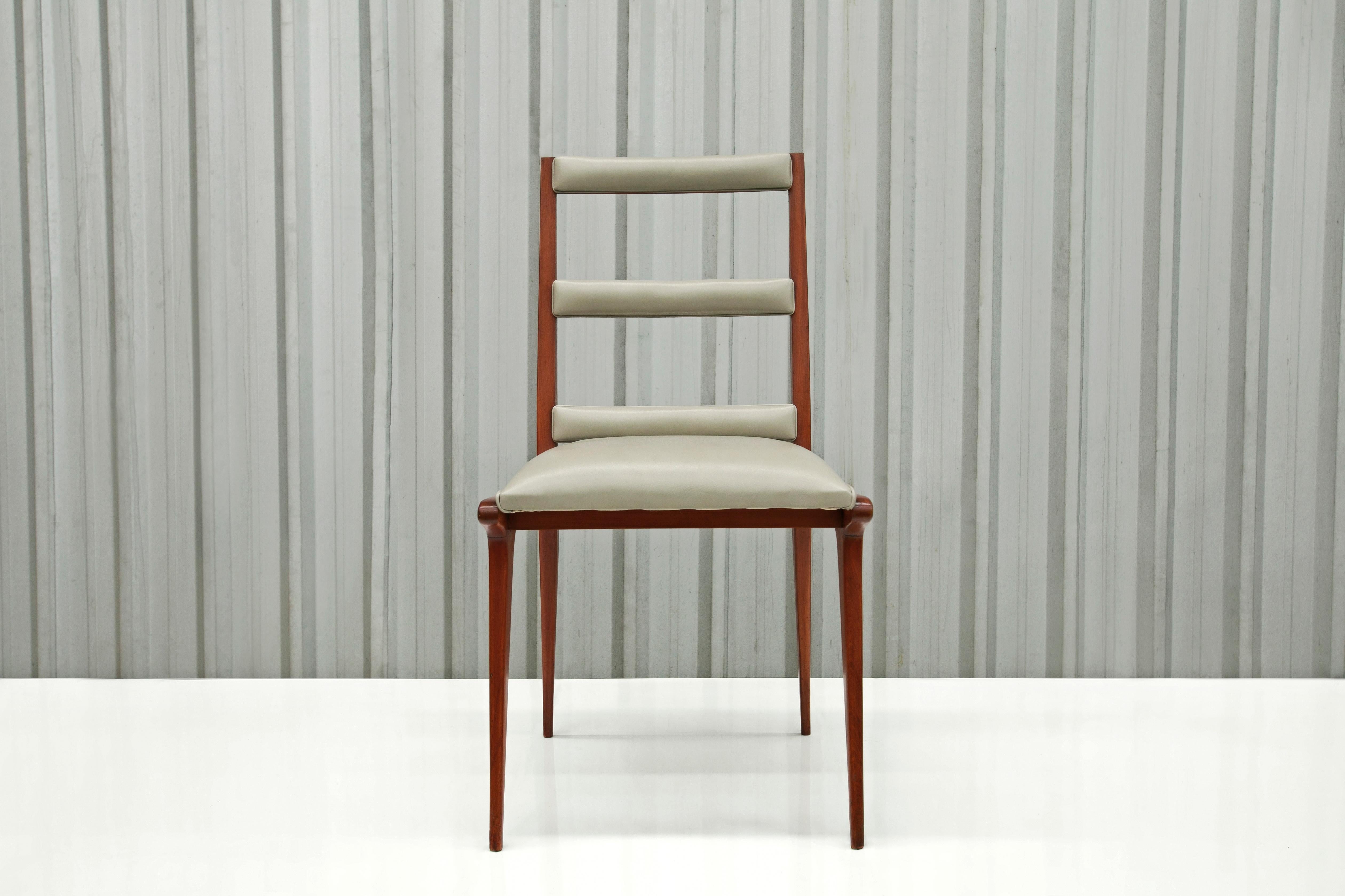 Sillas modernas brasileñas de madera dura y cuero beige, Desconocido, Brasil, Años 50 en venta 1