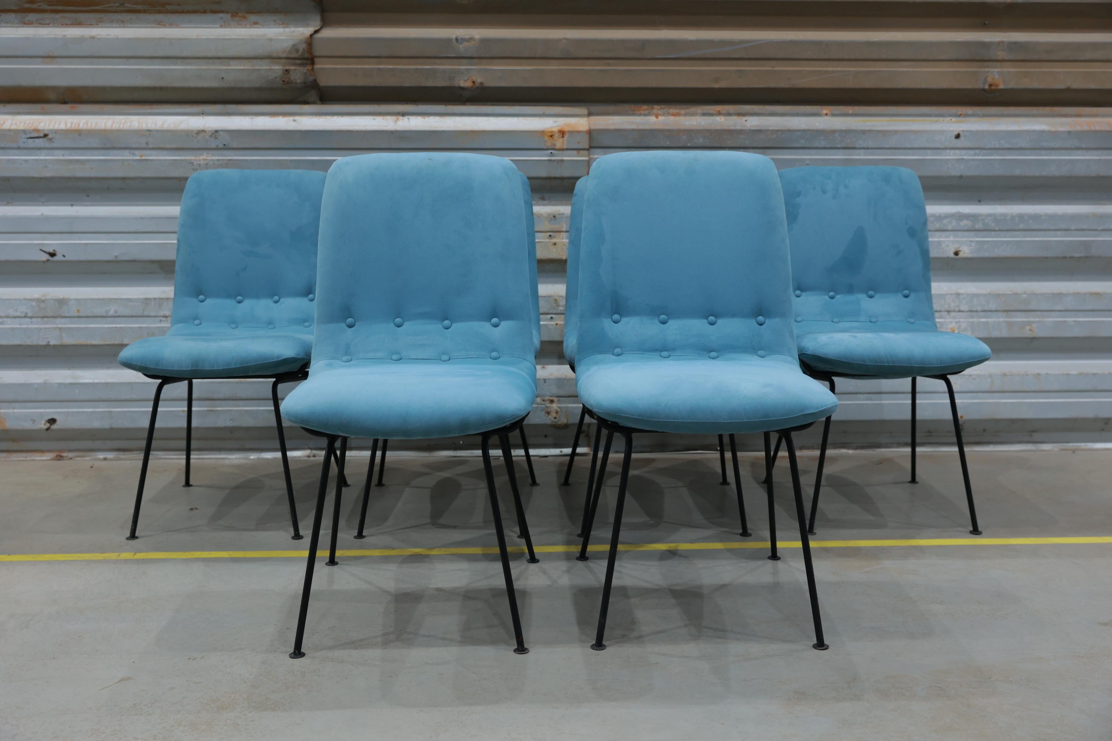Available today, these Mid-Century Modern chairs in Fabric and Metal designed by Carlo Hauner in the fifties are beautiful!!

The one of a kind set of six dining chairs was designed by Carlo Hauner for Moveis Artesanais, the designer’s first company
