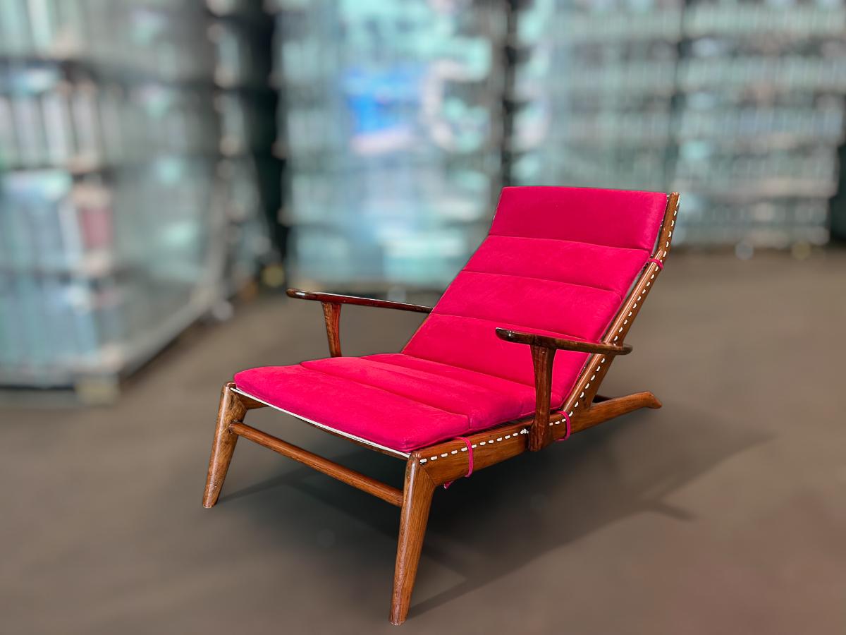Dipinto a mano Chaise moderna brasiliana in legno di Caviuna e Ultrasuede, Pierre Wood, anni '50 in vendita