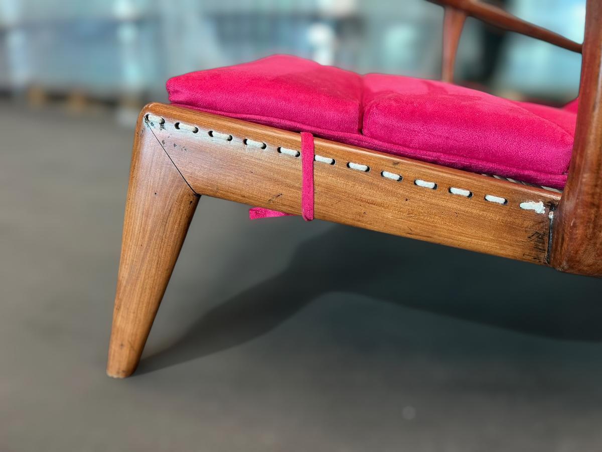XX secolo Chaise moderna brasiliana in legno di Caviuna e Ultrasuede, Pierre Wood, anni '50 in vendita
