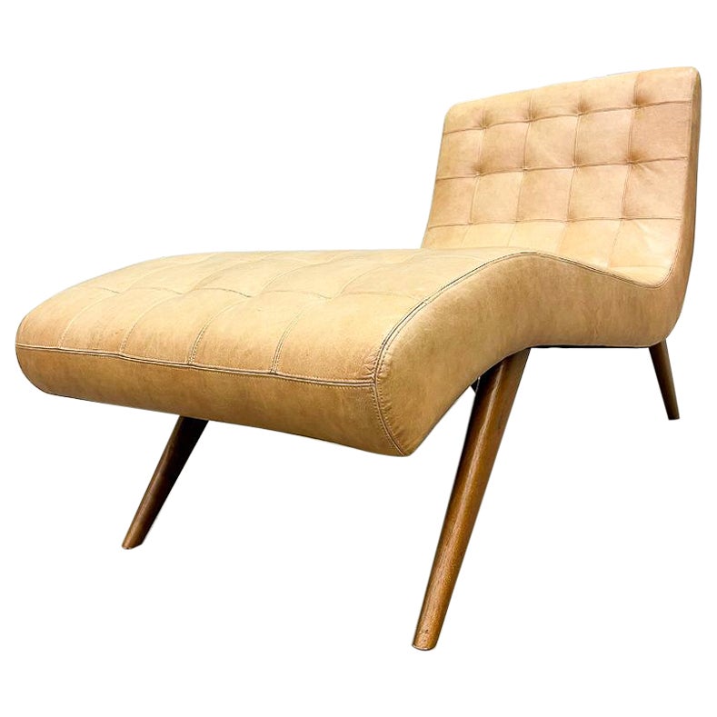 Laissez-vous séduire par la beauté artistique de cette chaise longue sculpturale, dotée d'une structure en bois de Caviuna et d'un corps incurvé orné d'un rembourrage original avec des touffes. La sellerie est remarquablement bien conservée et en