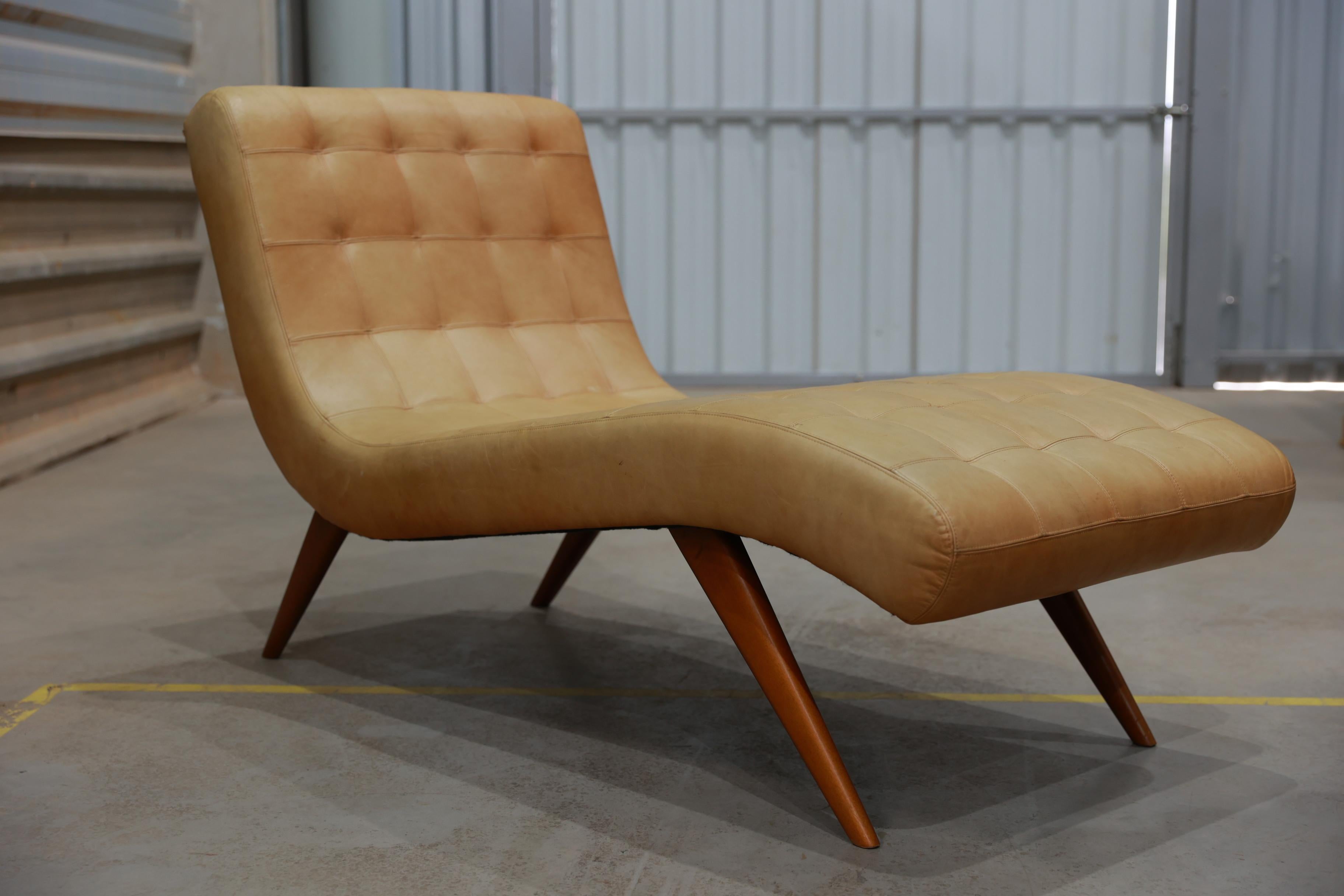 Travail du bois Chaise The Modernity en bois dur et similicuir crème, Inconnu, années 1950 en vente