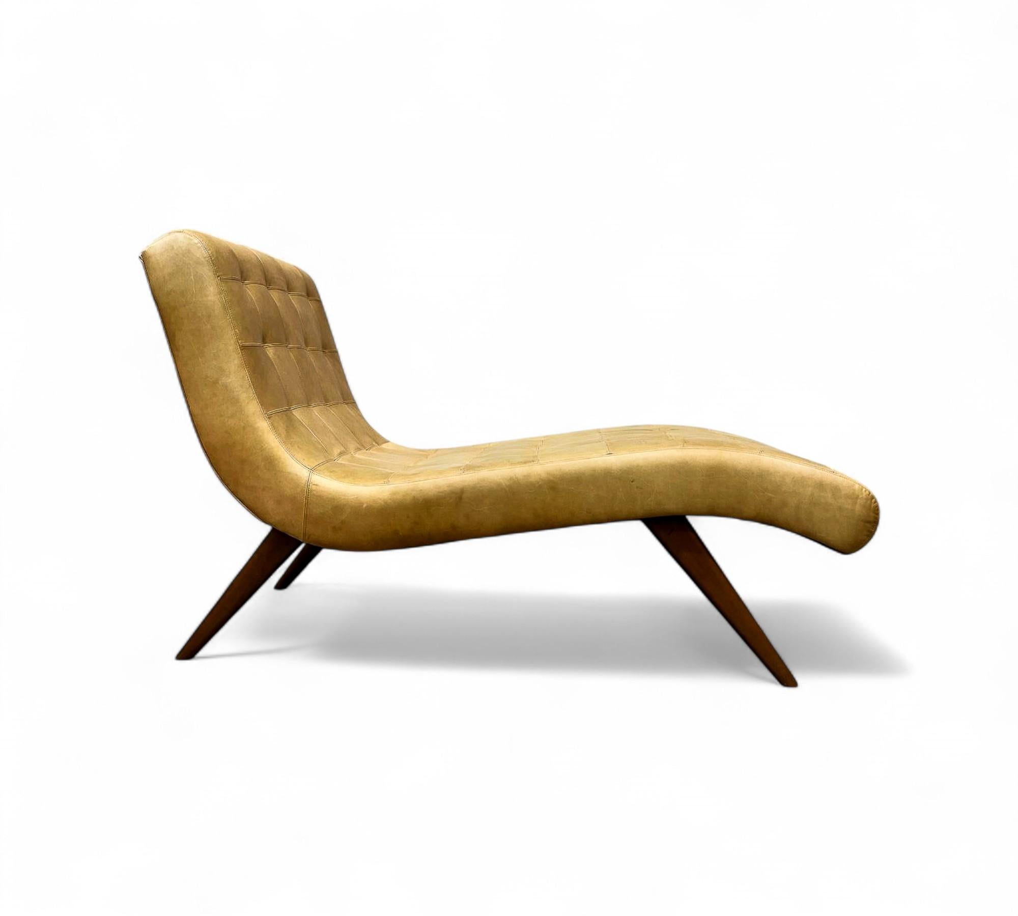 Woodwork Brazilian Modern Chaise in Hardwood & Cream Leatherette, Unknown, 1950s For Sale