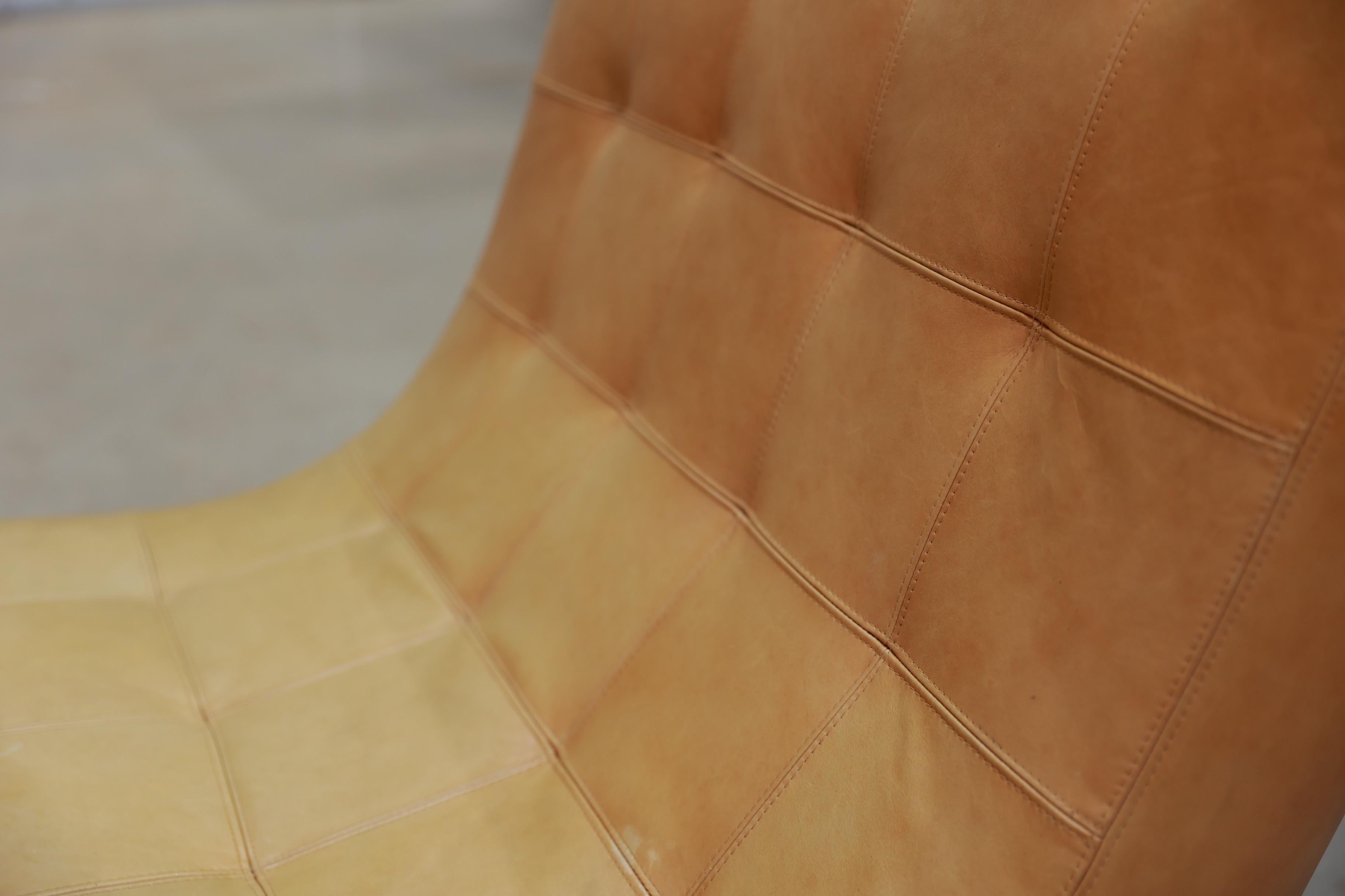 Imitation cuir Chaise The Modernity en bois dur et similicuir crème, Inconnu, années 1950 en vente