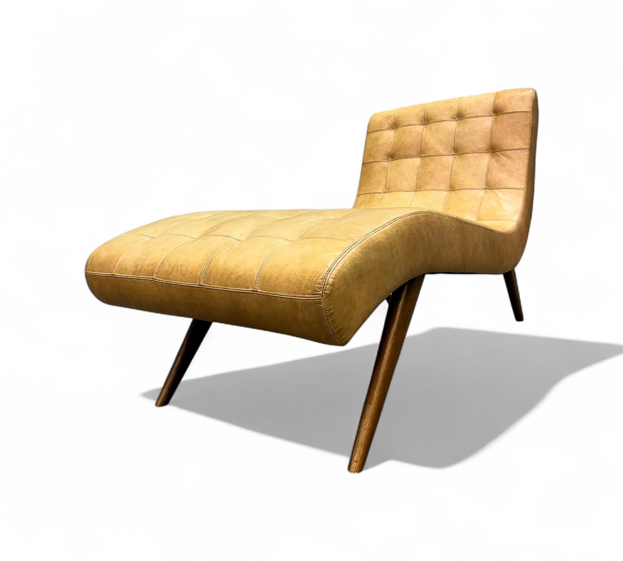 Brazilian Modern Chaise in Hardwood & Cream Leatherette, Unknown, 1950s For Sale 2