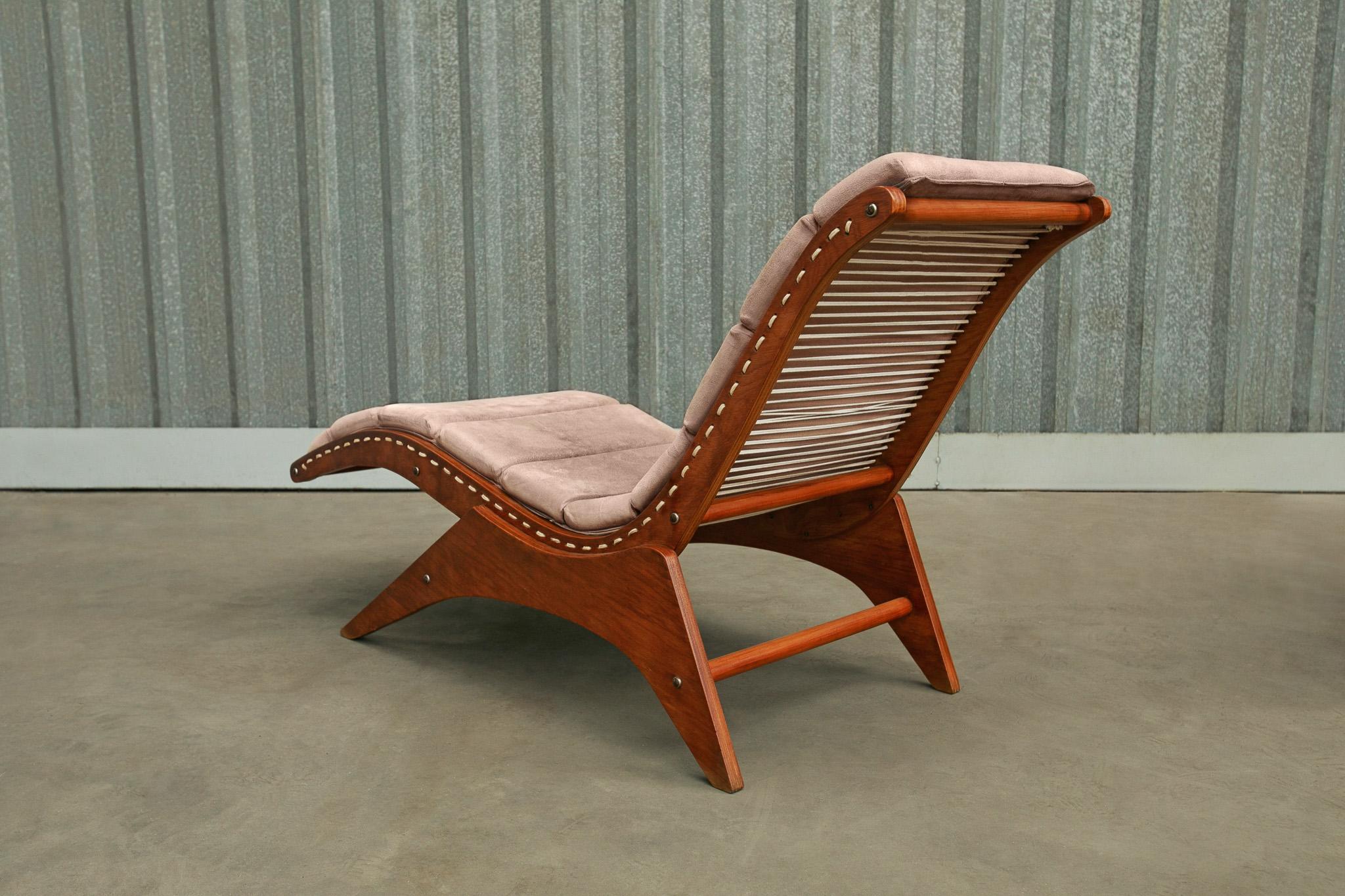 Available right now, this Brazilian modern iconic chaise lounge in marina plywood, cord, and fabric, designed by Jose Zanine Caldas for Moveis Z in the 50s, is nothing less than spectacular! The iconic piece is showcased in our showroom next to a
