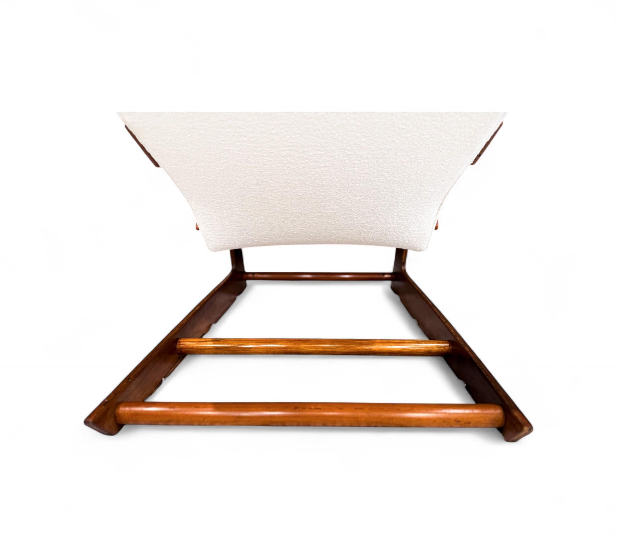 Brazilian Modern Chaise Lounge in Wood & Off White Boucle, 1950s For Sale 4