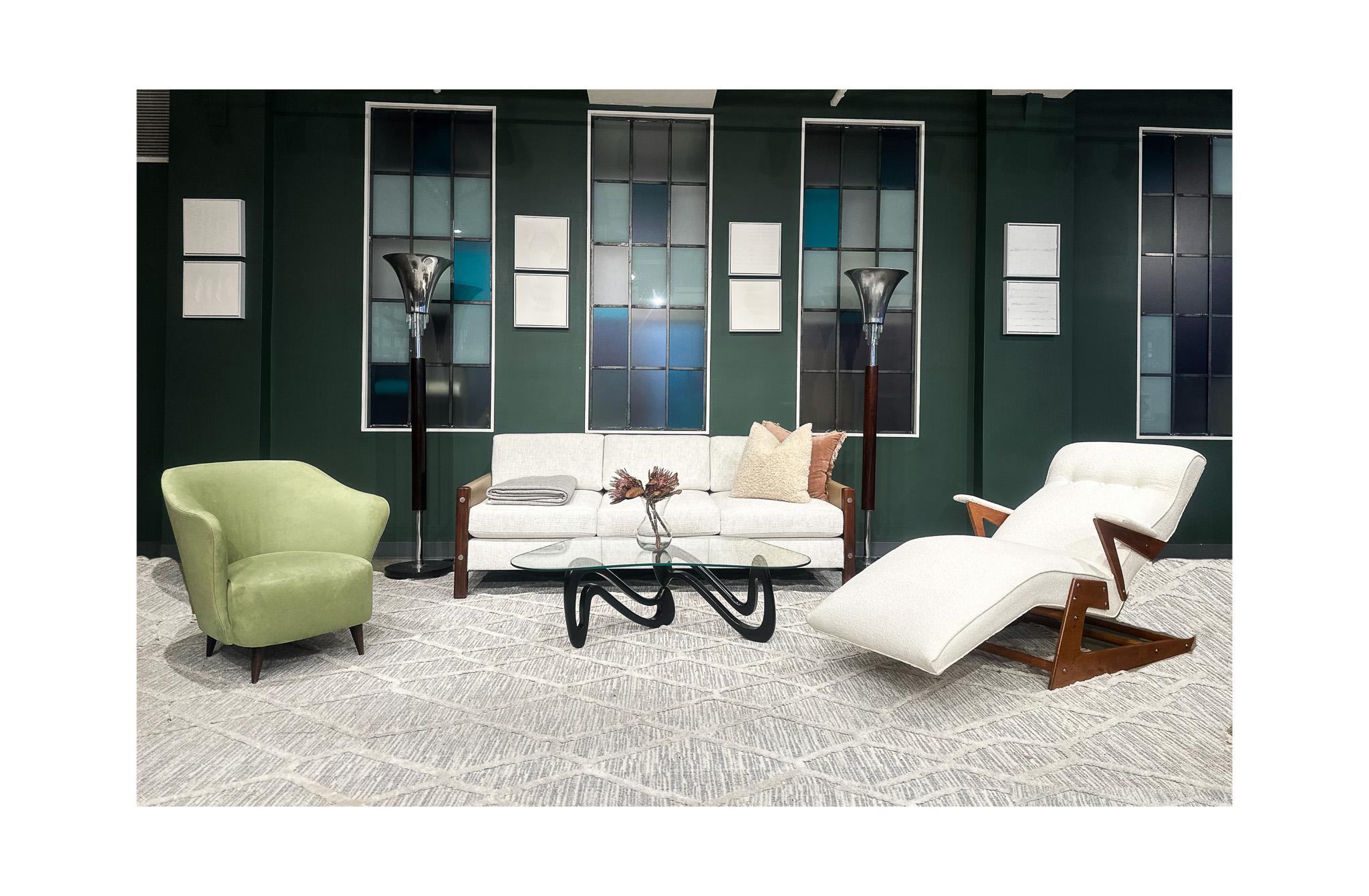 Brazilian Modern Chaise Lounge in Wood & Off White Boucle, 1950s For Sale 7