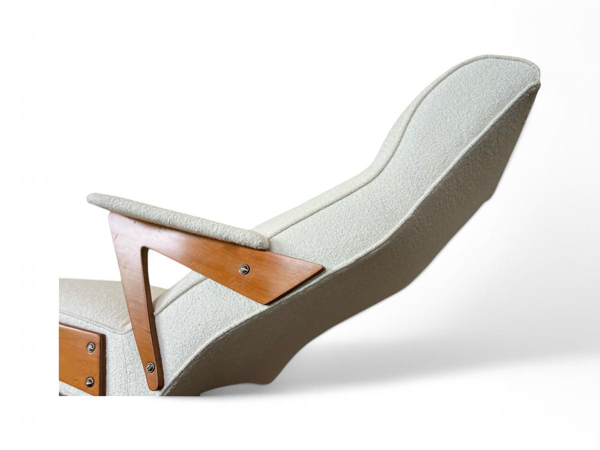 Brazilian Modern Chaise Lounge in Wood & Off White Boucle, 1950s For Sale 9