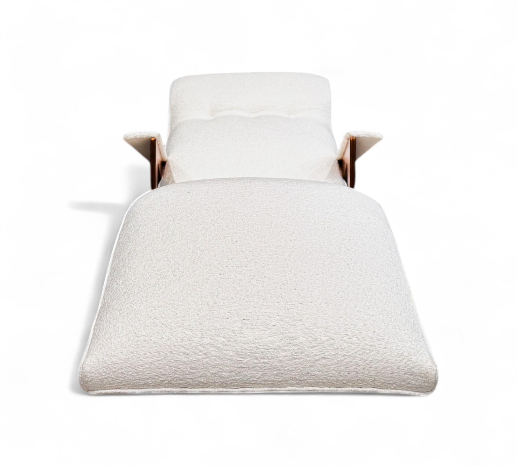 Available today, this Brazilian Modern Chaise Lounge in Wood & Off White Boucle, 1950s is nothing less than spectacular. 

Indulge in the artistic beauty of this sculptural chaise lounge, showcasing a wood structure, two comfortable armrests and a