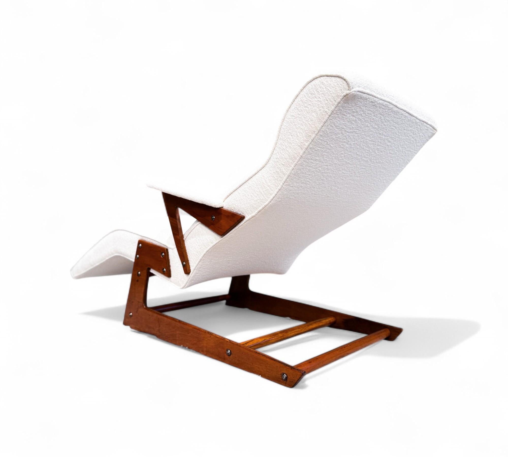 Woodwork Brazilian Modern Chaise Lounge in Wood & Off White Boucle, 1950s For Sale