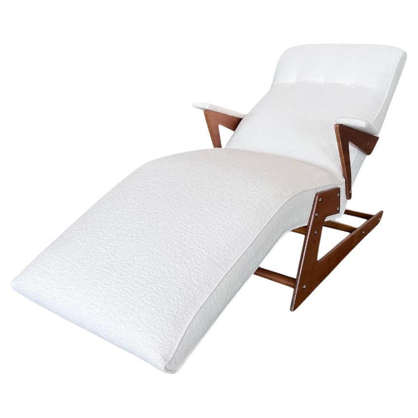 Brazilian Modern Chaise Lounge in Wood & Off White Boucle, 1950s