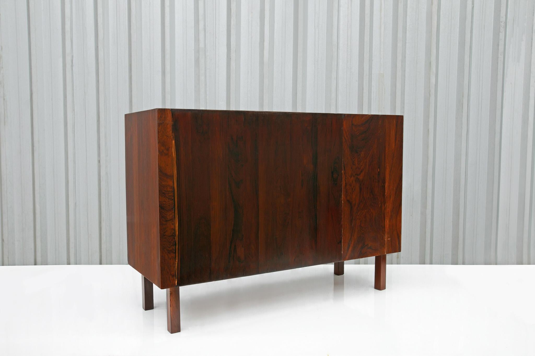 Mid-Century Modern Brazilian Modern Chest in Hardwood & Brass by Geraldo de Barros, 1950s, Brazil For Sale