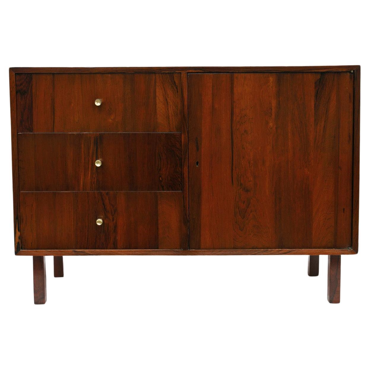 Cassapanca moderna brasiliana in legno duro e ottone di Geraldo de Barros, 1950, Brasile in vendita 1
