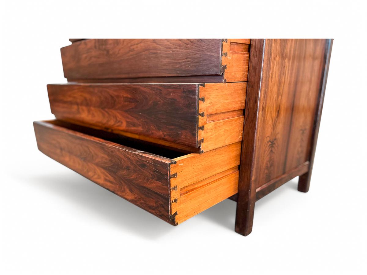 Legno massiccio Cassettiera moderna brasiliana a 5 cassetti in palissandro, Sconosciuto, anni '60 in vendita
