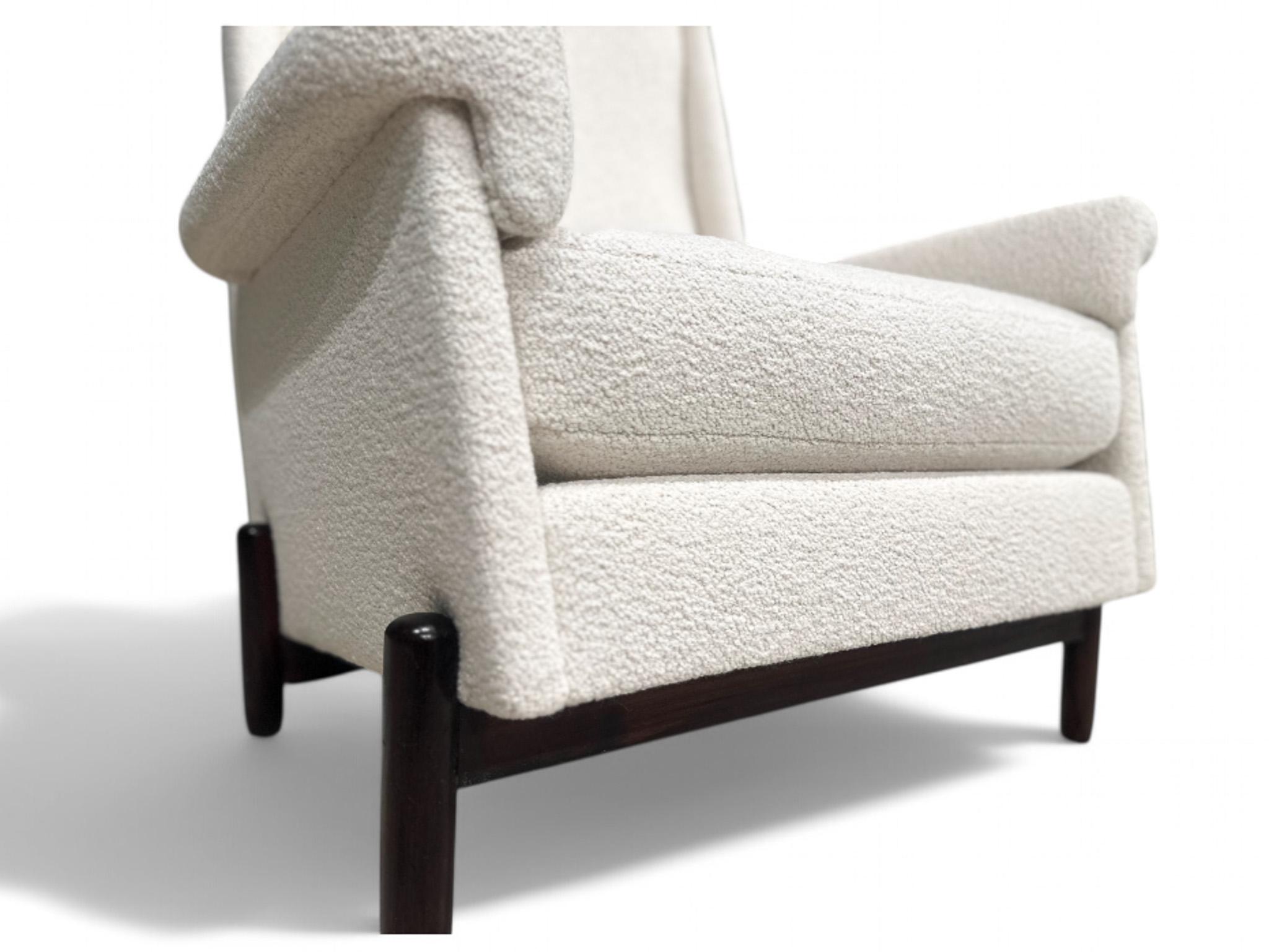 Presenting today, this stunning Brazilian modern club chair, designed by Jorge Jabour in the 1960s, is a true masterpiece!

Crafted with Rosewood for both the legs and body, this chair boasts upholstered seats in a thick, soft and cuddly off white