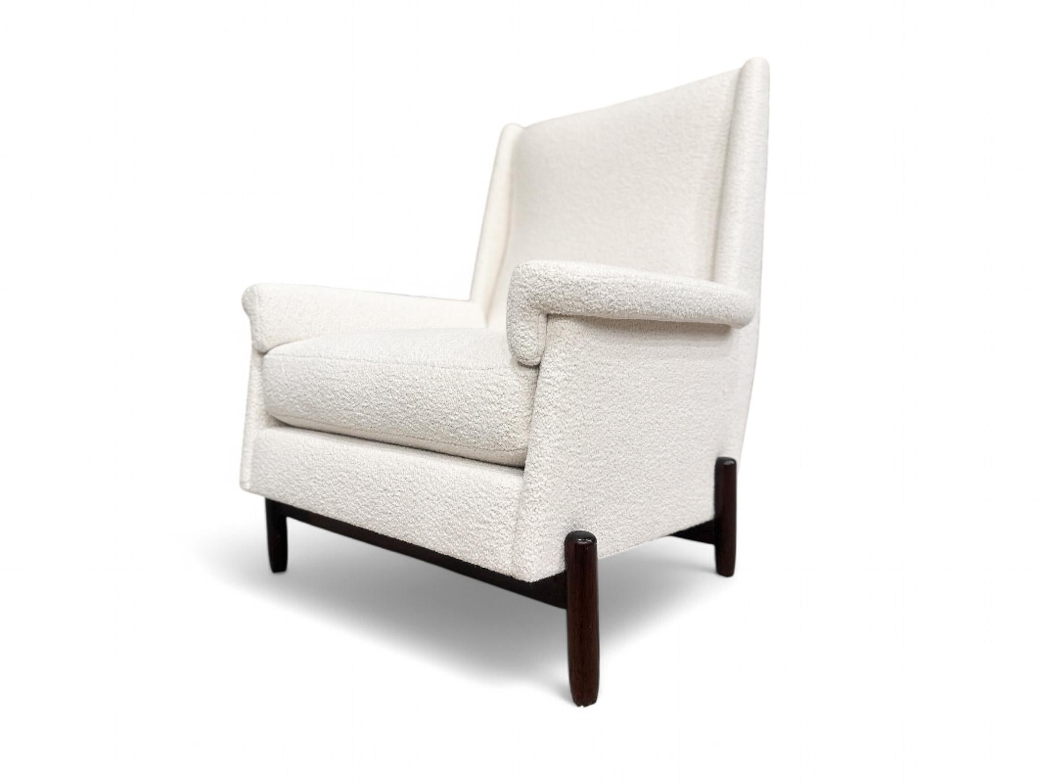 Brazilian Modern Club Chair in Hardwood & Boucle, Jorge Jabour, 1960’s In Good Condition For Sale In New York, NY
