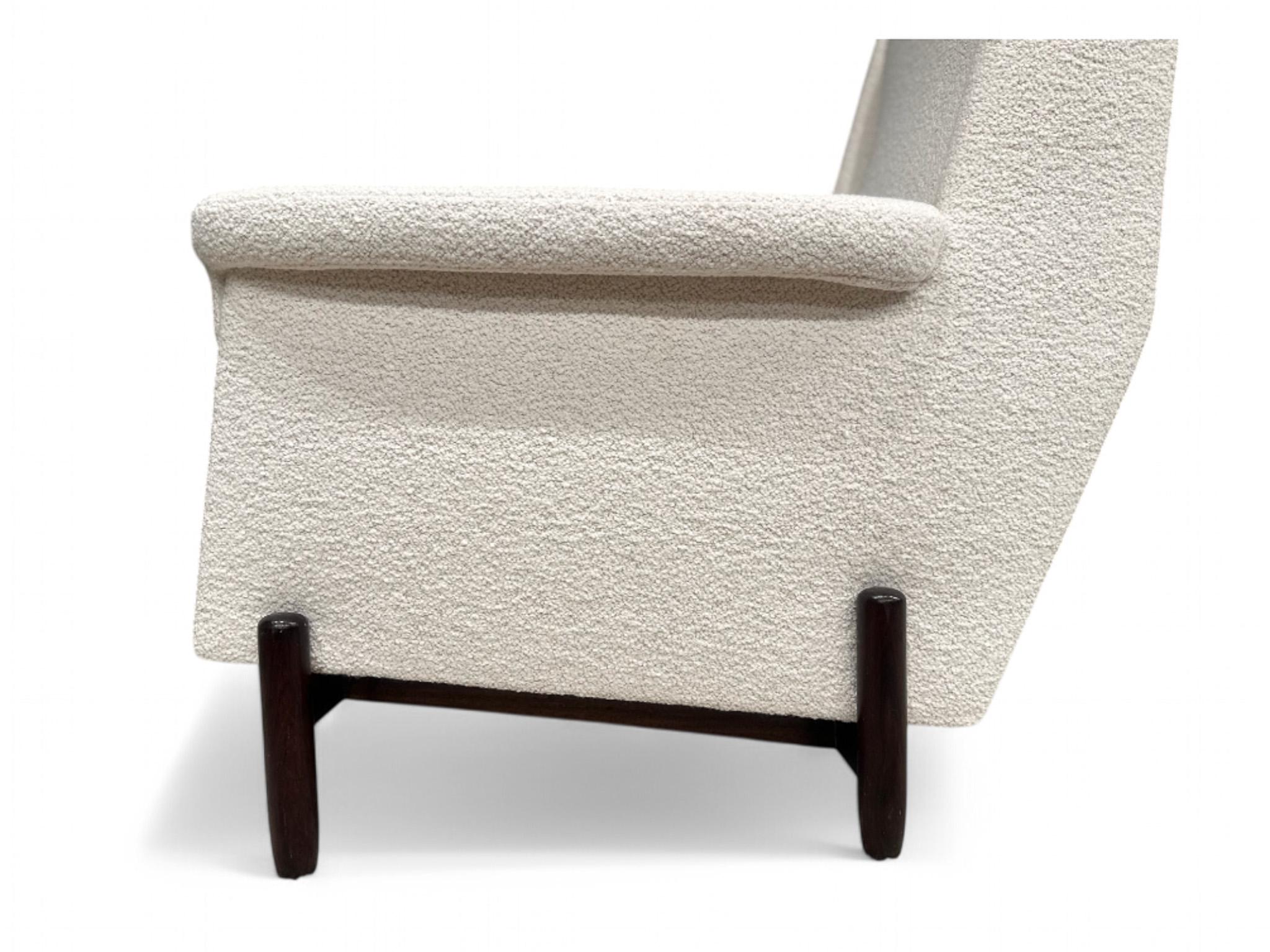 Brazilian Modern Club Chair in Hardwood & Boucle, Jorge Jabour, 1960’s For Sale 1