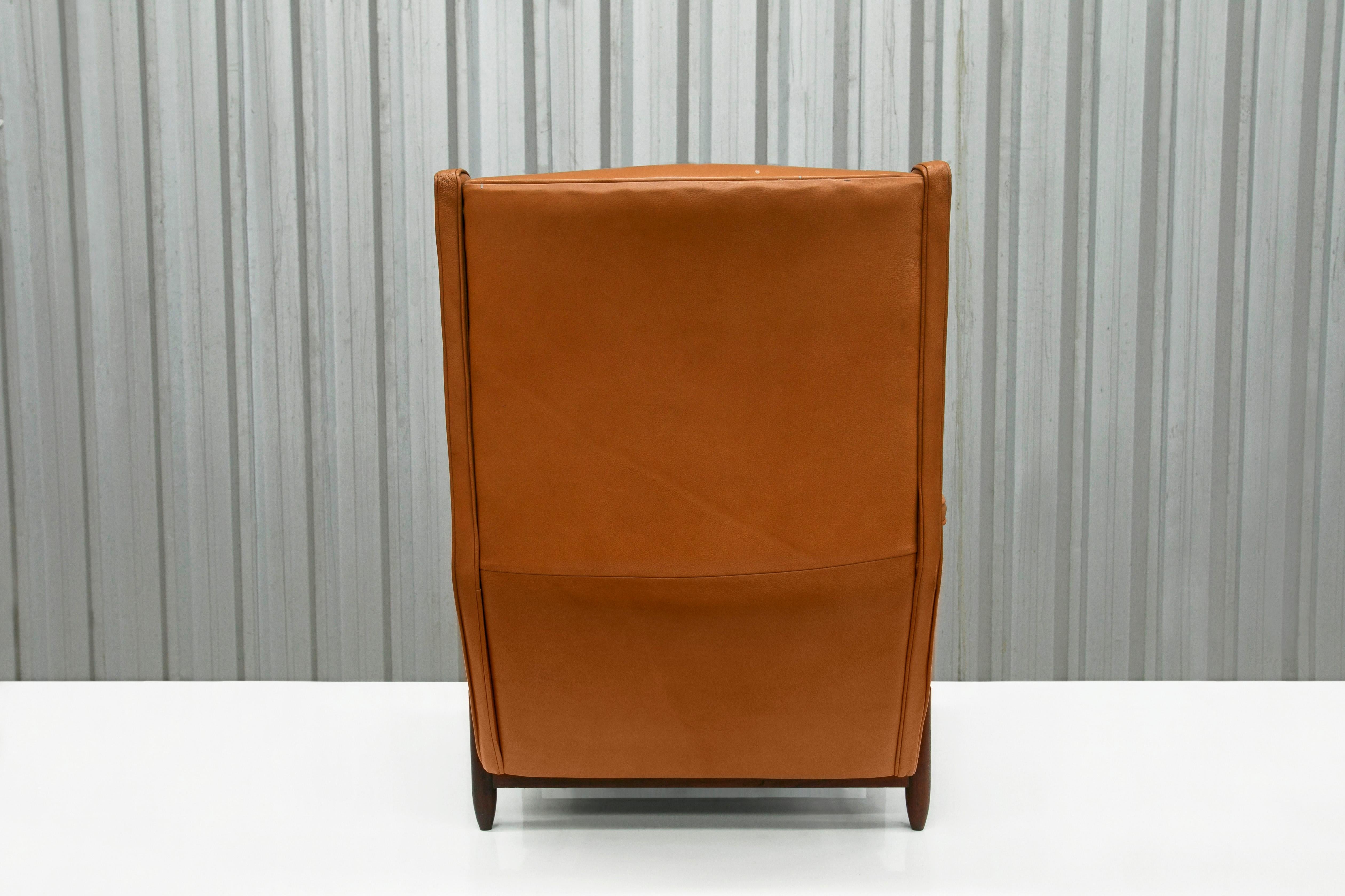 Mid-Century Modern Brazilian Modern Club Chair in Hardwood & Leather by Jorge Jabour, 1960’s For Sale