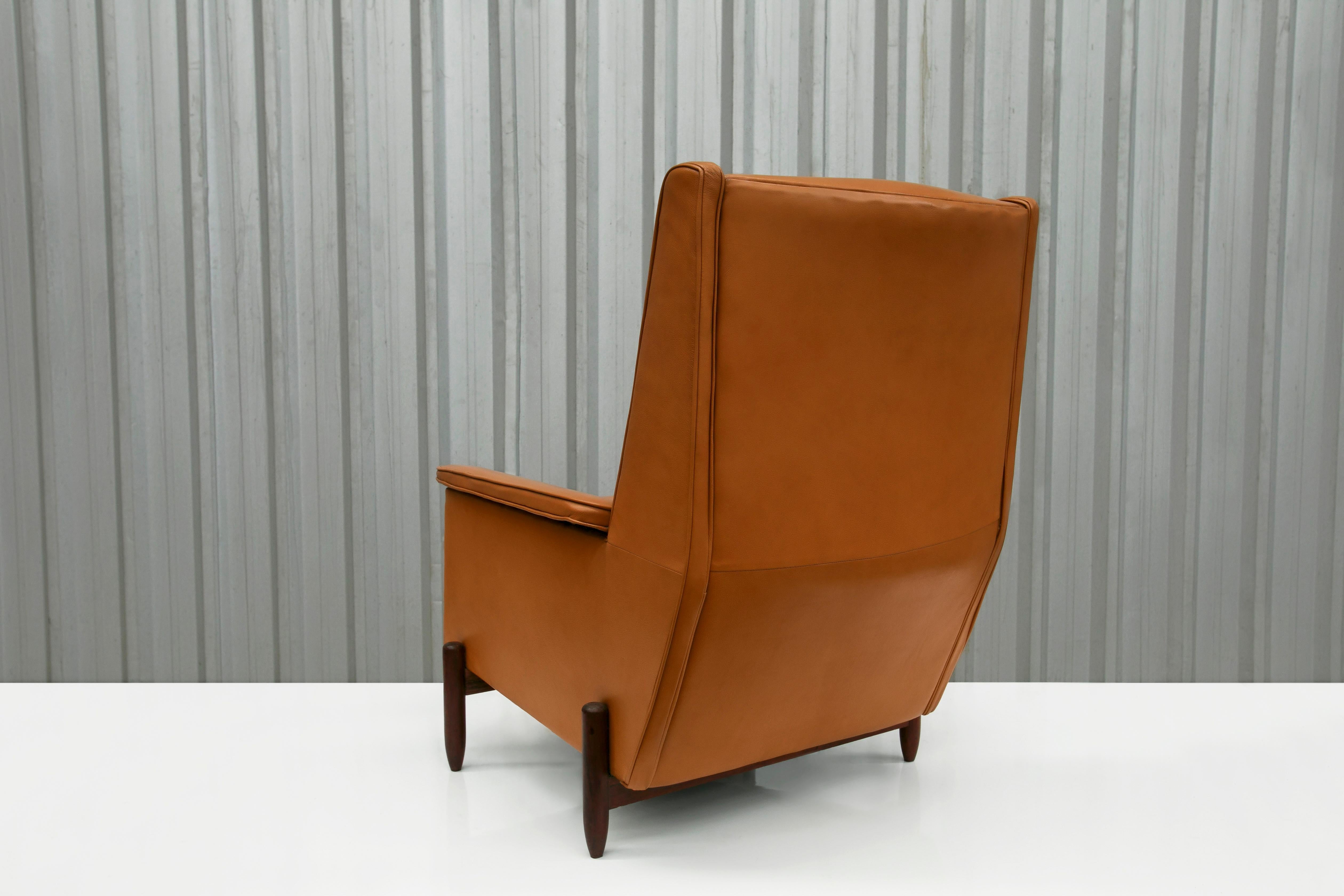 Woodwork Brazilian Modern Club Chair in Hardwood & Leather by Jorge Jabour, 1960’s For Sale