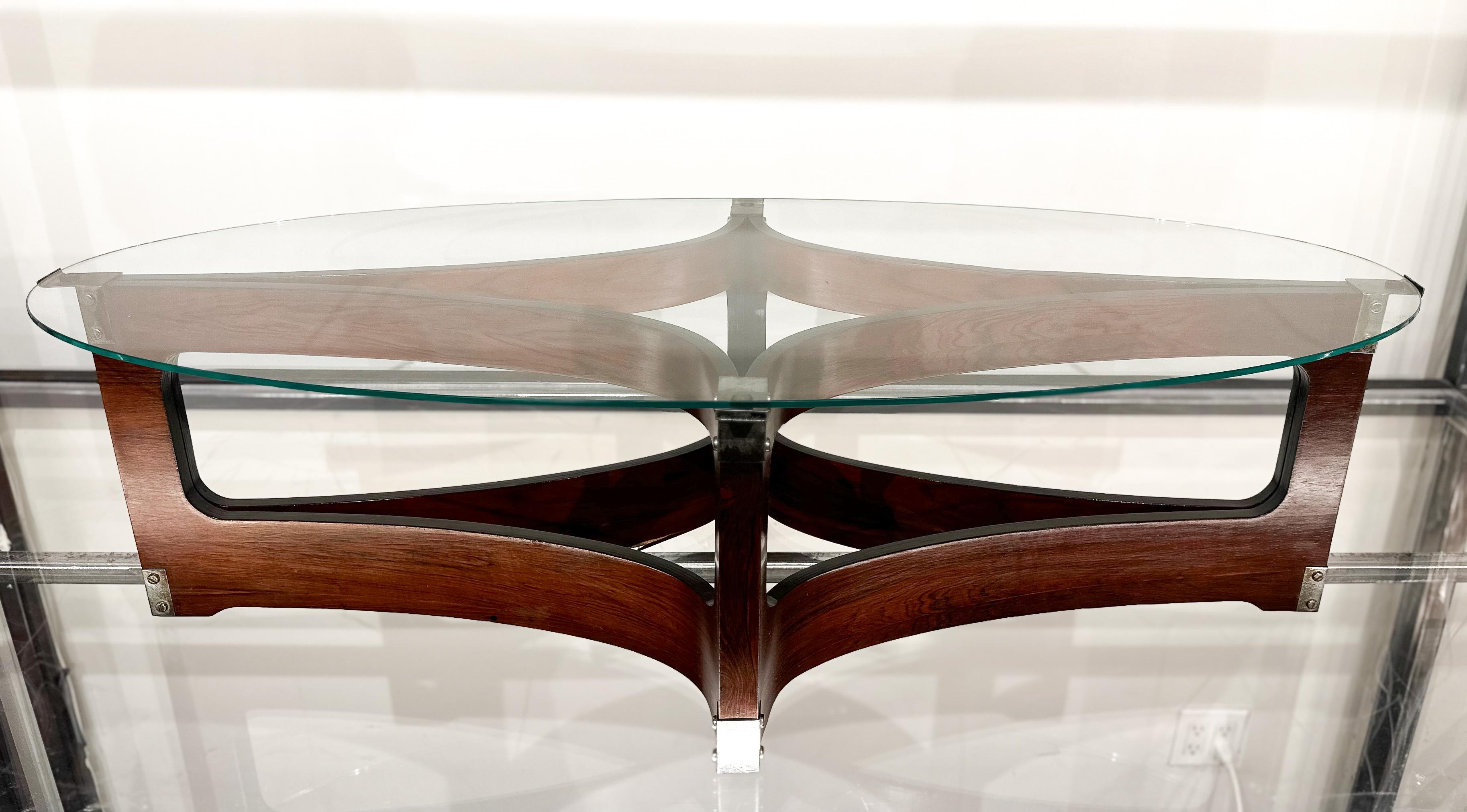 Brazilian Modern Coffee Table in Bent Wood & Glass, Novo Rumo, Brazil, c. 1960s For Sale 4