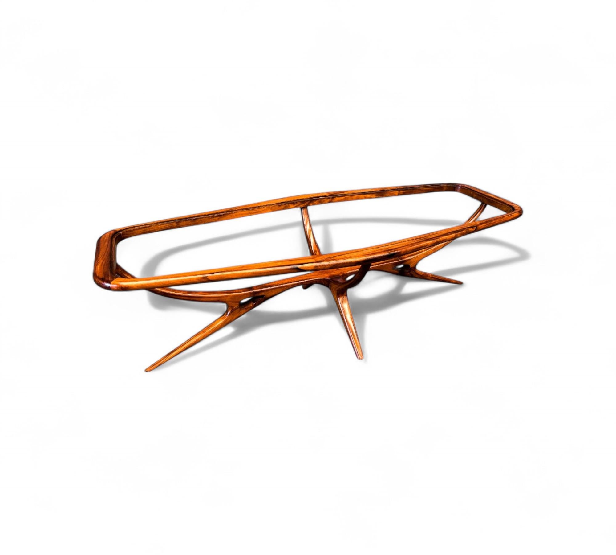 Brésilien Table basse moderne brésilienne en caviuna et verre, Giuseppe Scapinelli, années 1950 en vente