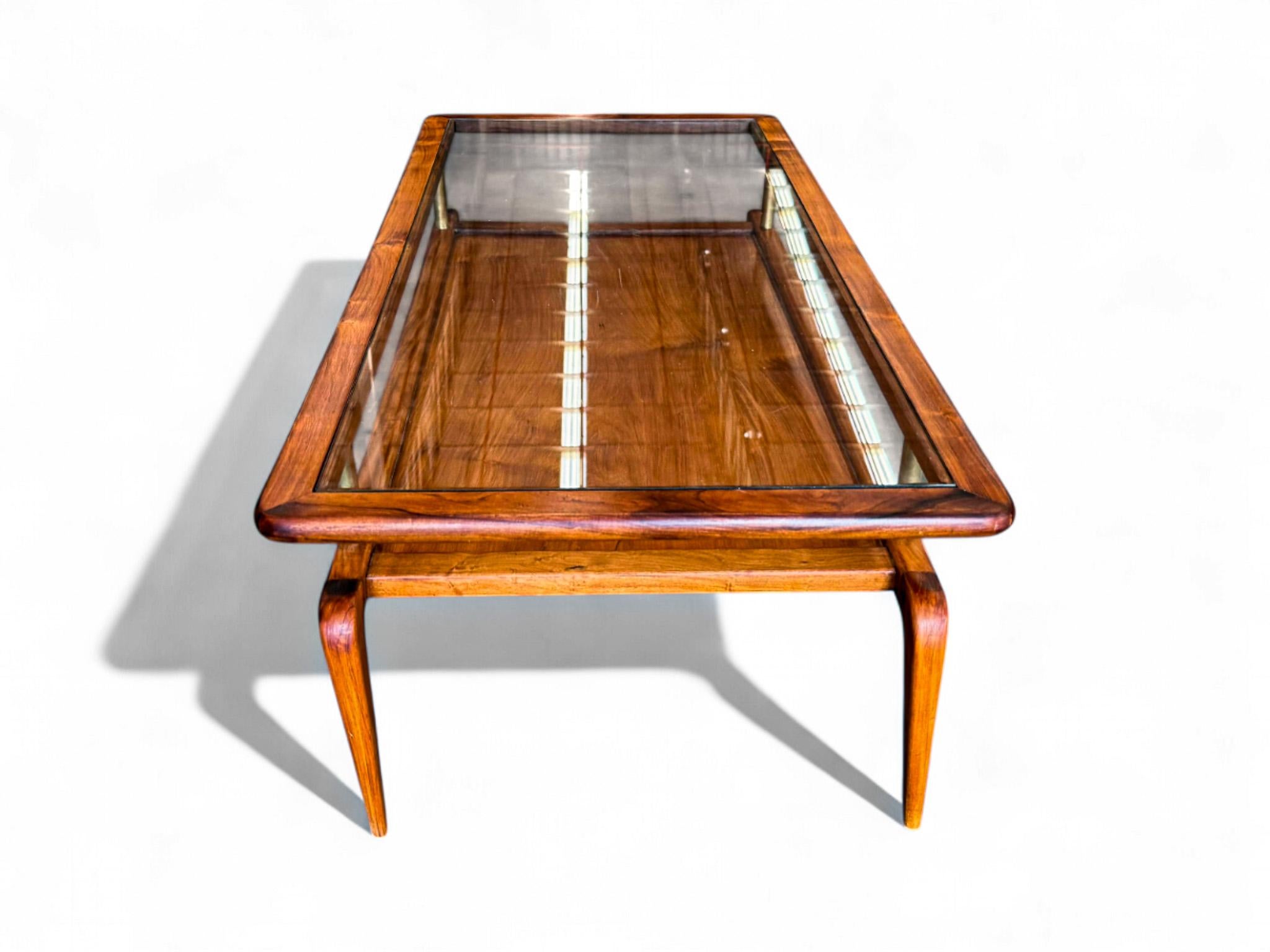 Table basse moderne brésilienne en Caviuna et verre, Giuseppe Scapinelli, c.1950s Bon état - En vente à New York, NY