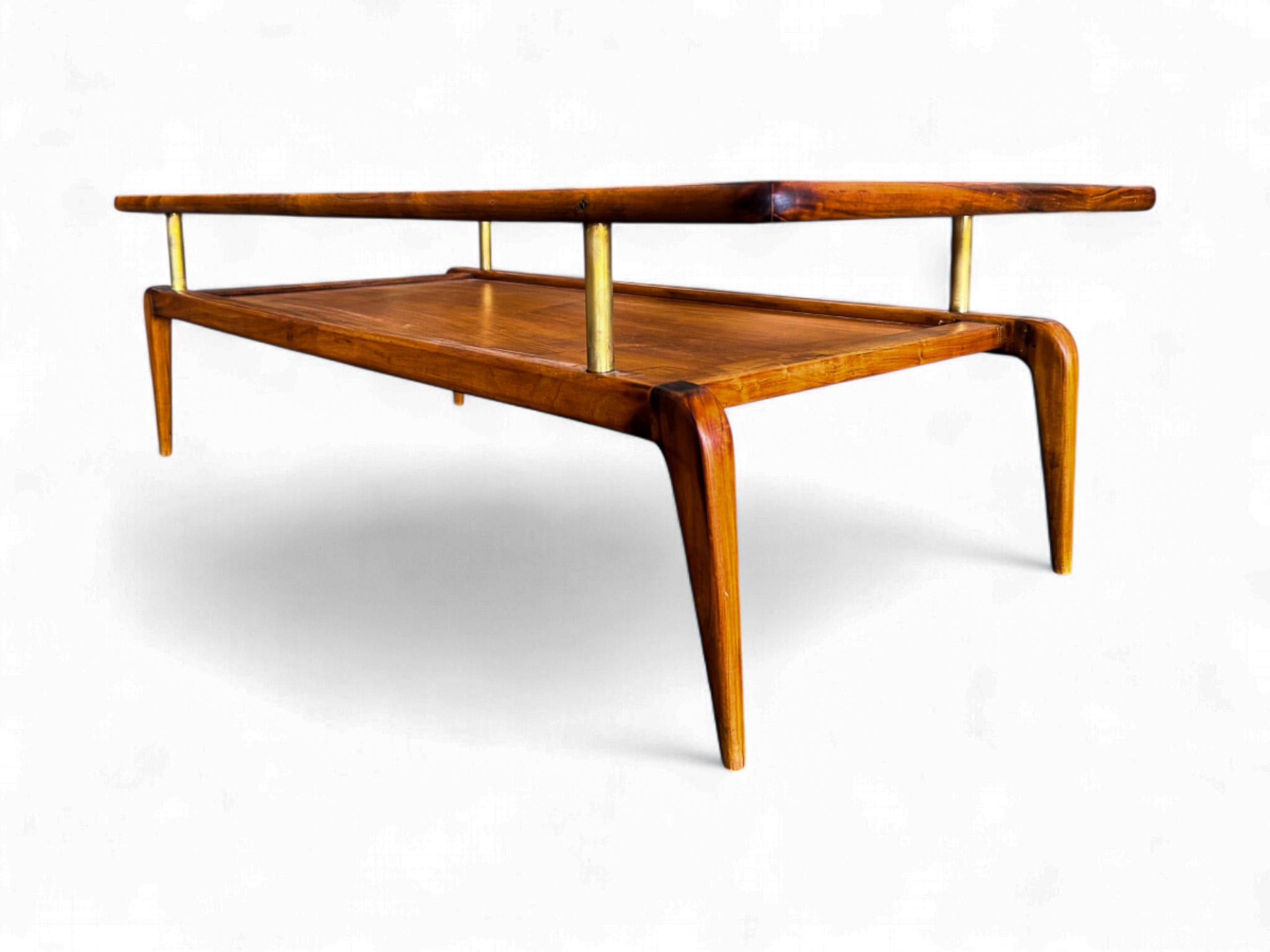 20ième siècle Table basse moderne brésilienne en Caviuna et verre, Giuseppe Scapinelli, c.1950s en vente