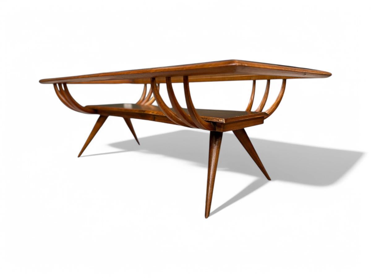 Bois de feuillus Table basse moderne brésilienne en bois dur et verre par Giuseppe Scapinelli, années 1950 en vente