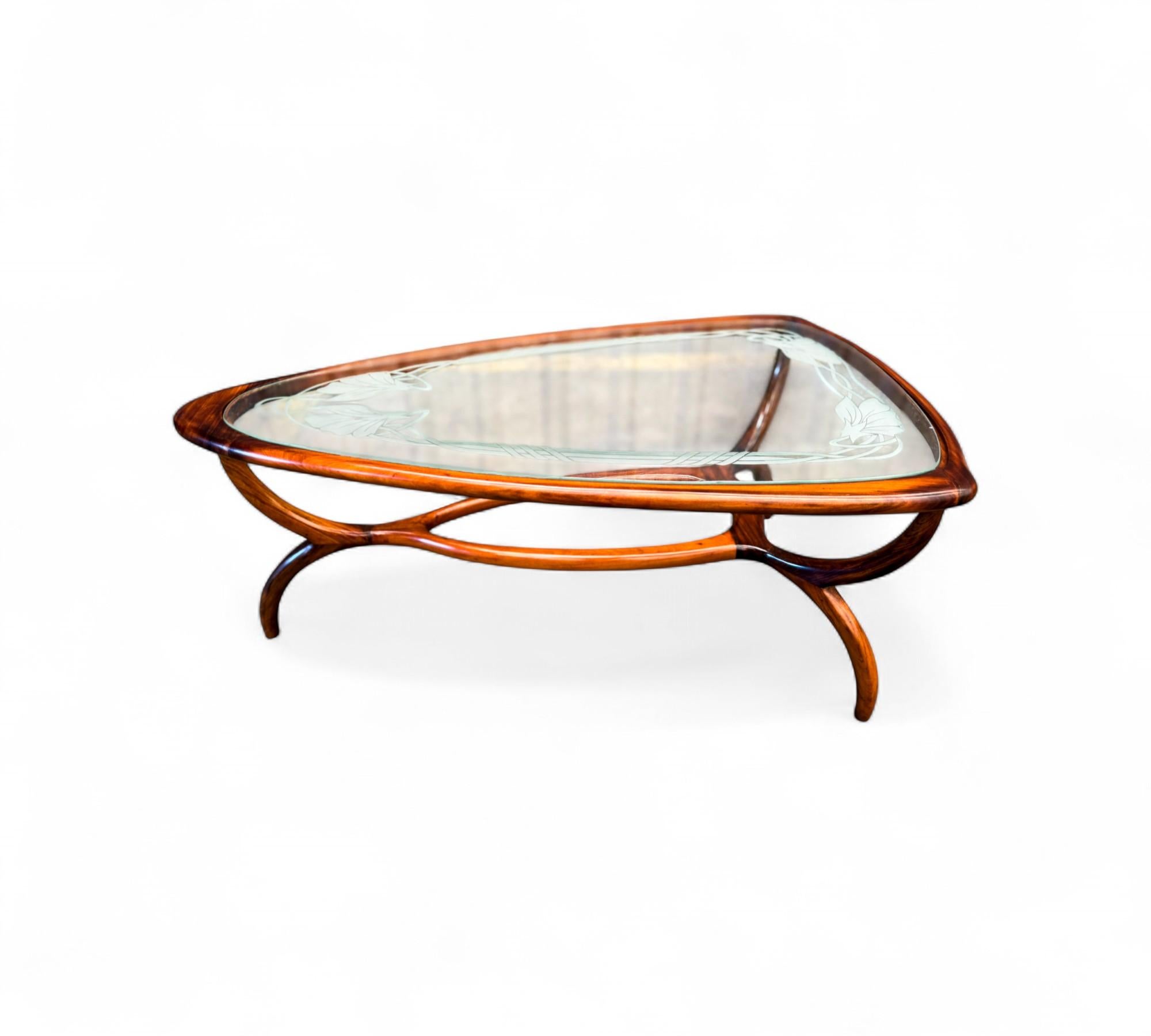 Table basse moderne brésilienne en bois dur et verre, Giuseppe Scapinelli, années 1950 en vente 2