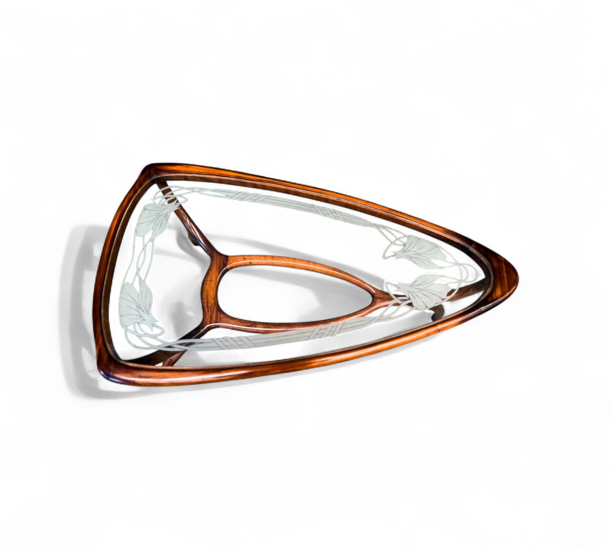 Mid-Century Modern Table basse moderne brésilienne en bois dur et verre, Giuseppe Scapinelli, années 1950 en vente