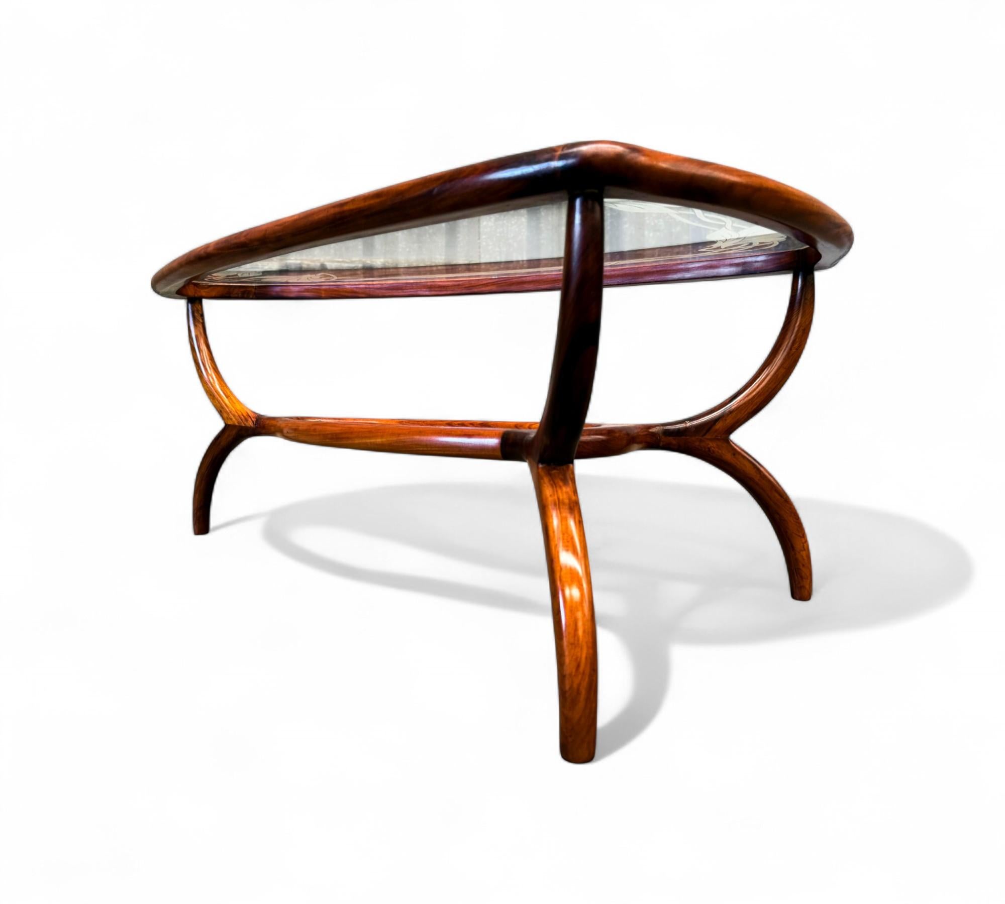 Table basse moderne brésilienne en bois dur et verre, Giuseppe Scapinelli, années 1950 Bon état - En vente à New York, NY