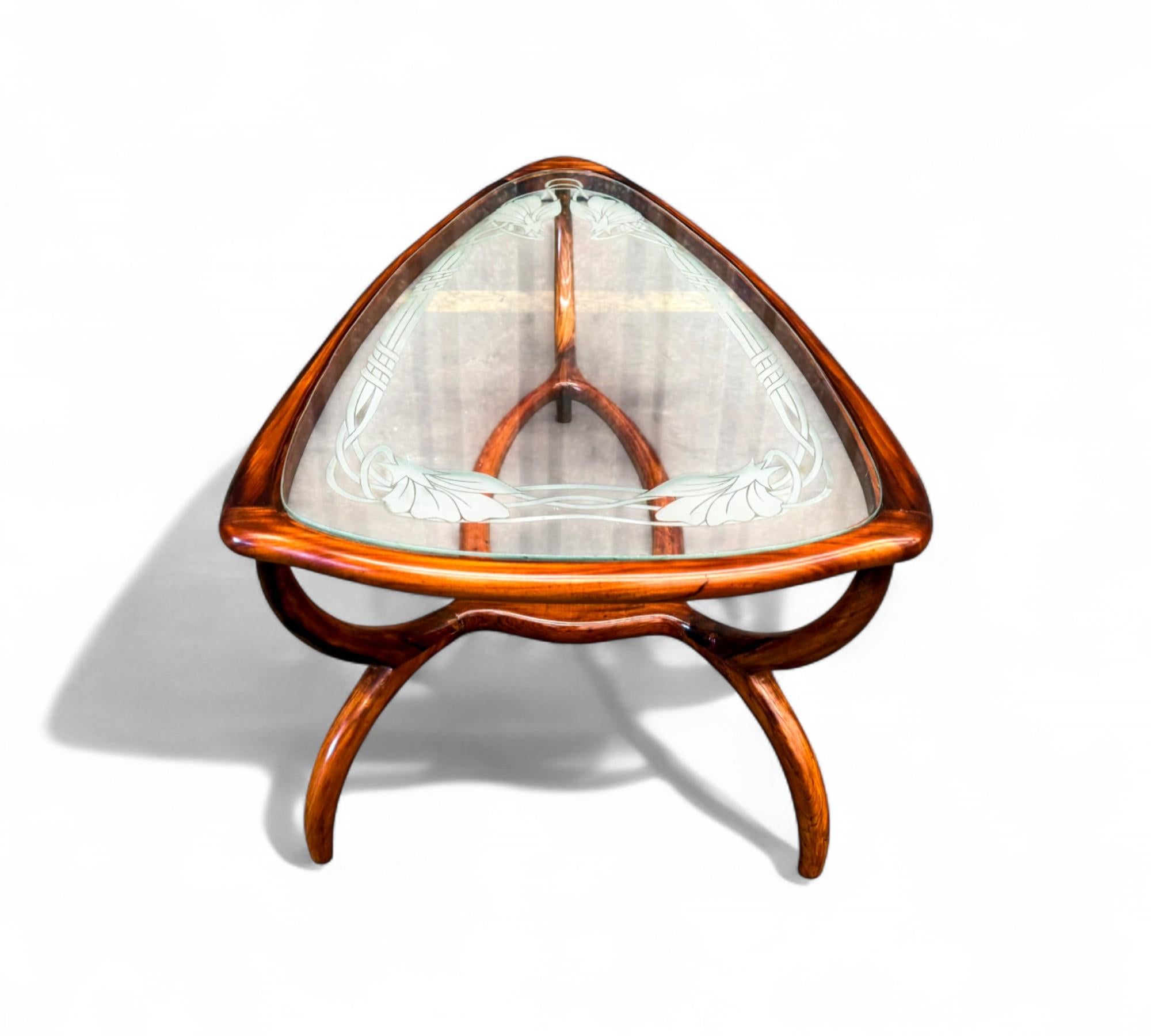 Verre Table basse moderne brésilienne en bois dur et verre, Giuseppe Scapinelli, années 1950 en vente