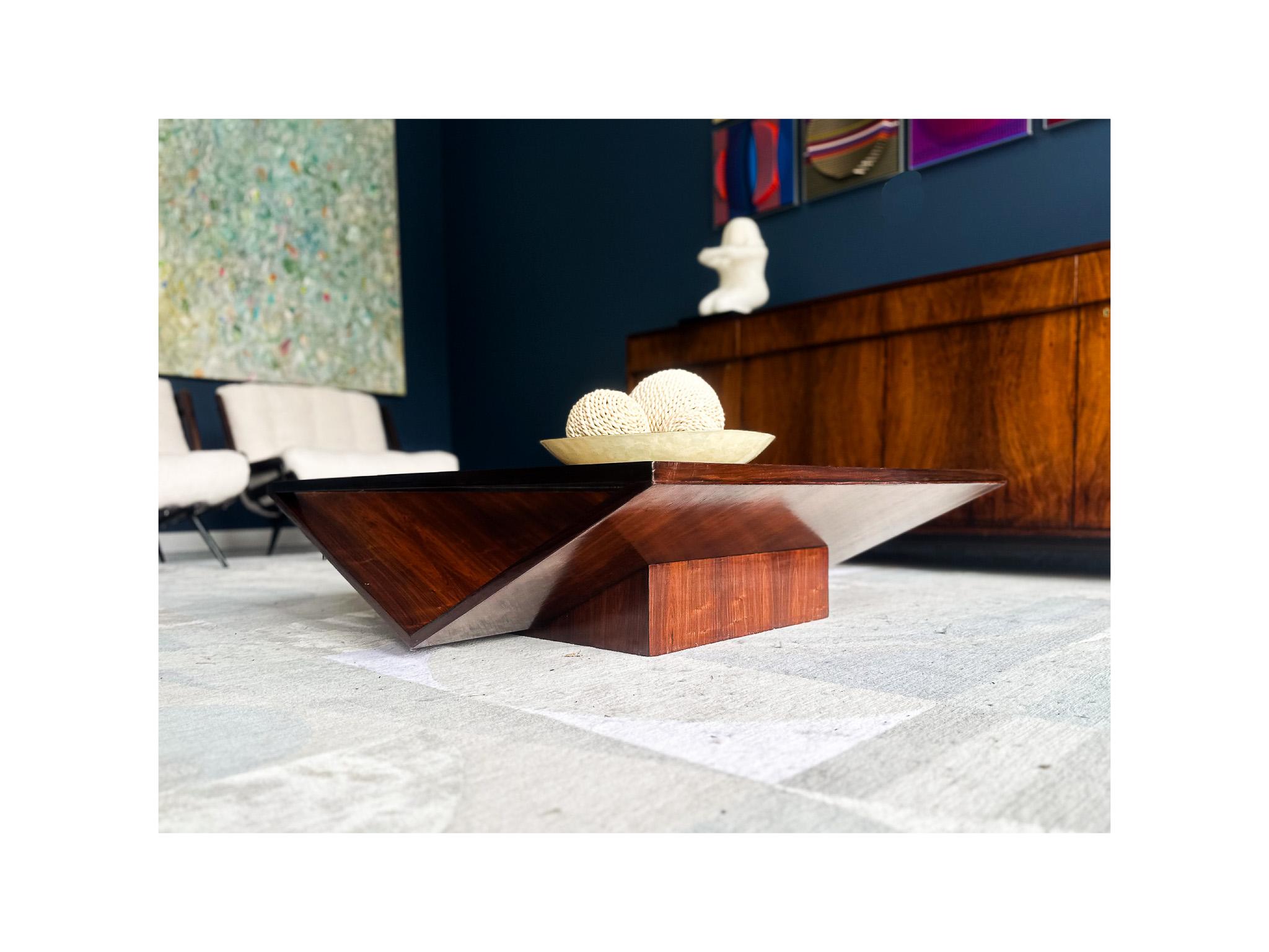 Table basse moderne brésilienne en bois dur, verre et métal, Unknown, années 1960 en vente 4