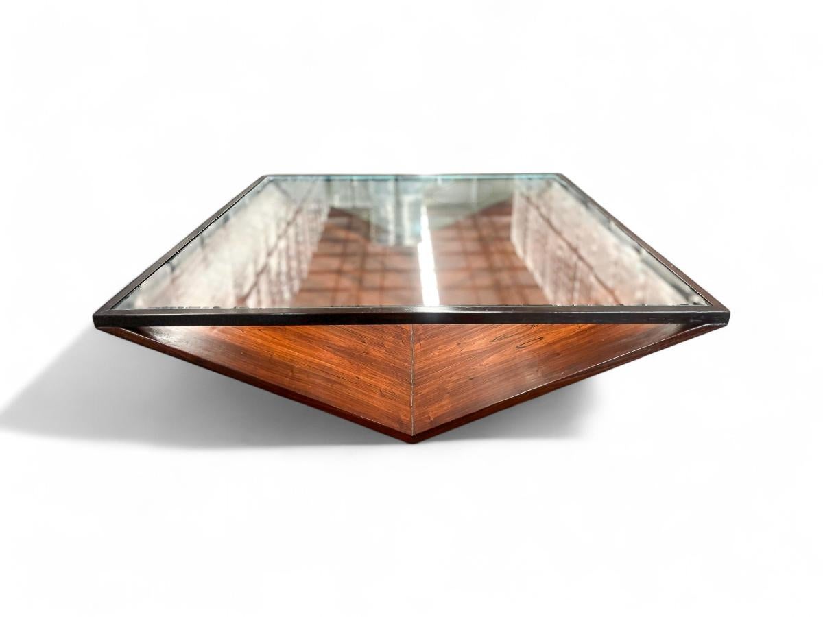 Table basse moderne brésilienne en bois dur, verre et métal, Unknown, années 1960 en vente 5