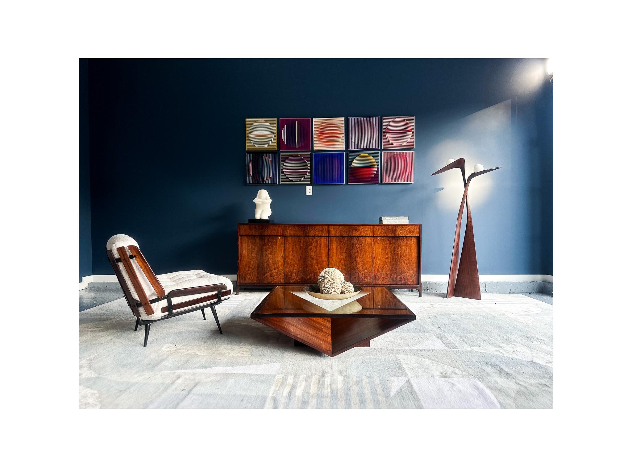 Table basse moderne brésilienne en bois dur, verre et métal, Unknown, années 1960 en vente 5